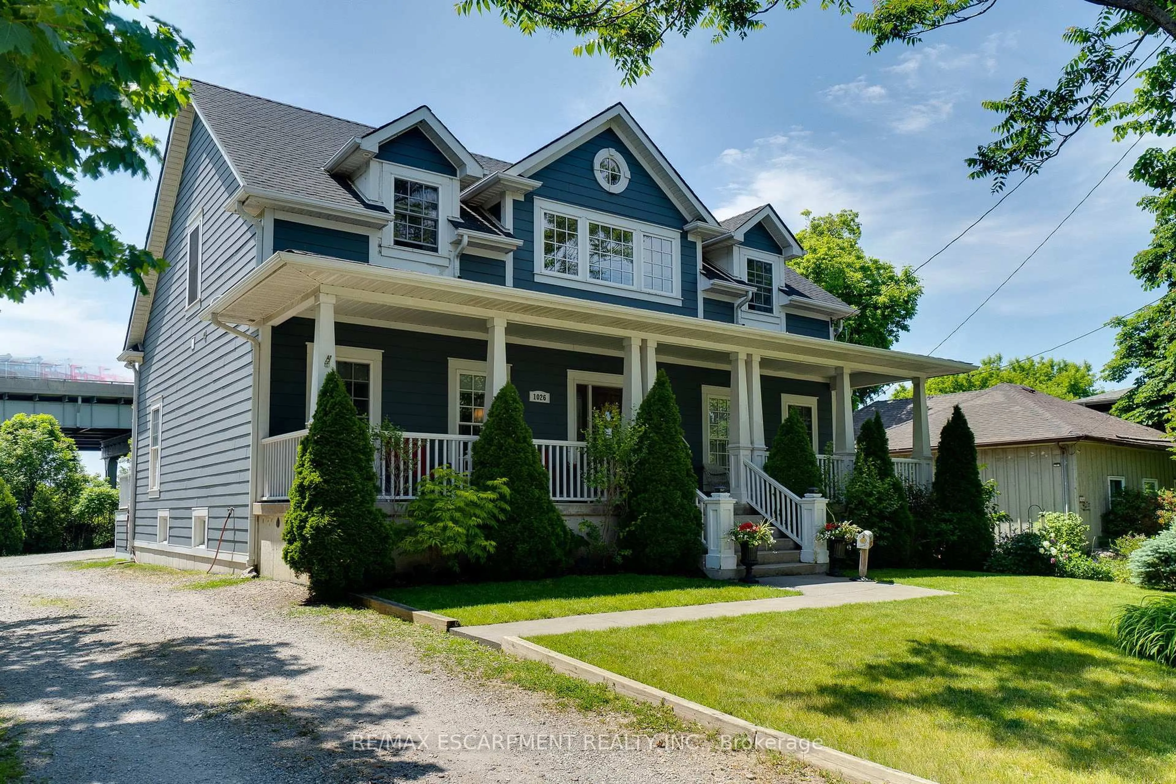 Home with vinyl exterior material, street for 1026 Beach Blvd, Hamilton Ontario L8H 6Z4