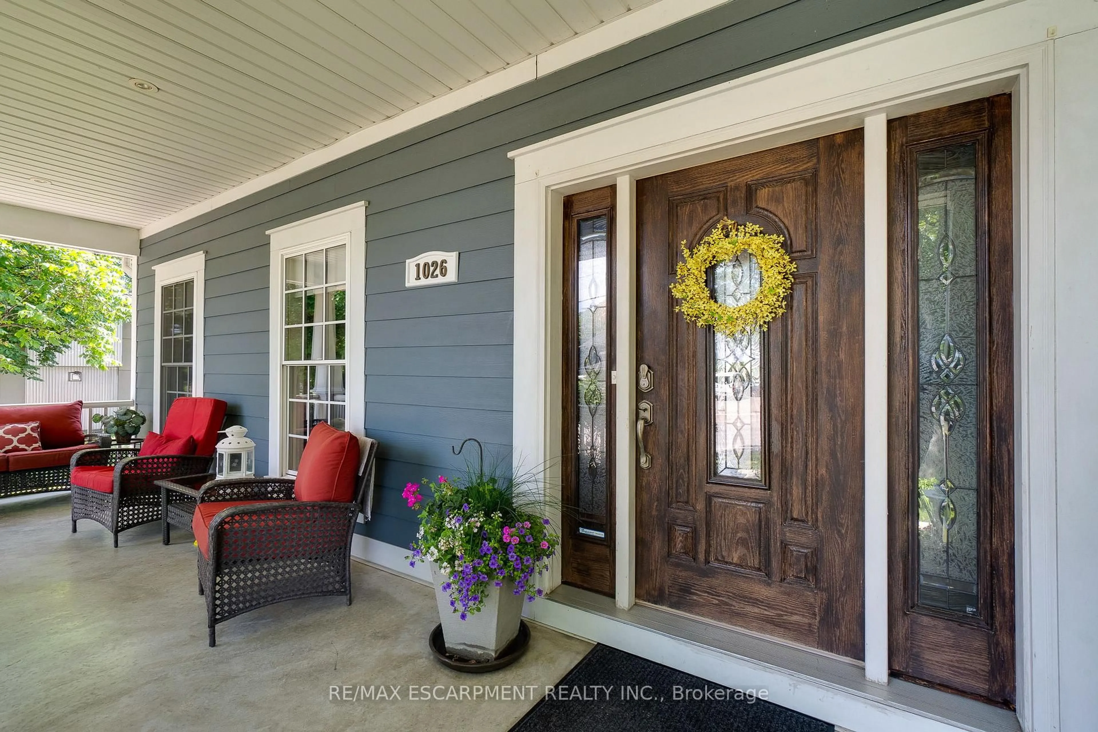 Indoor entryway for 1026 Beach Blvd, Hamilton Ontario L8H 6Z4