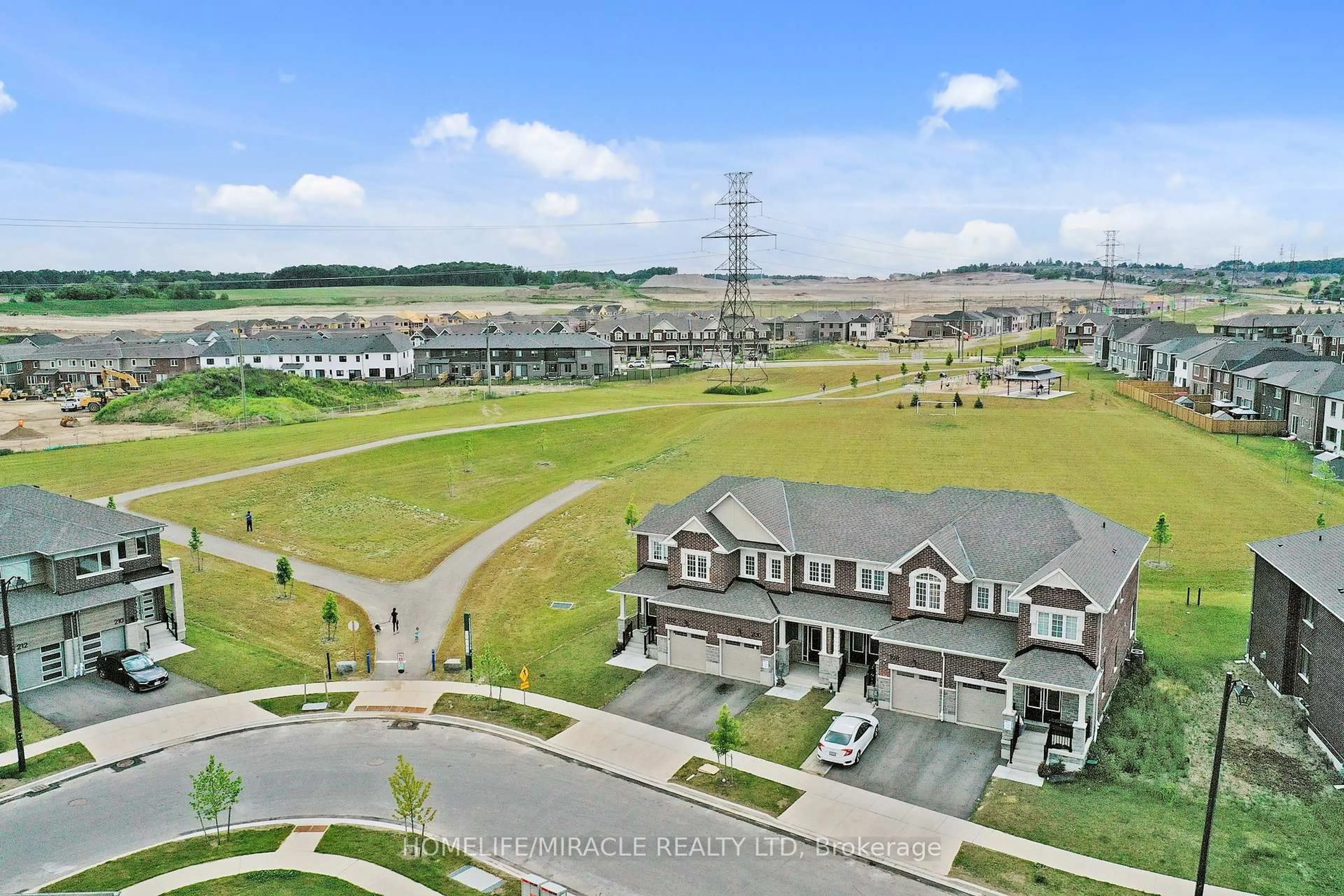 A pic from outside/outdoor area/front of a property/back of a property/a pic from drone, mountain view for 200 Histand Tr, Kitchener Ontario N2R 0S3