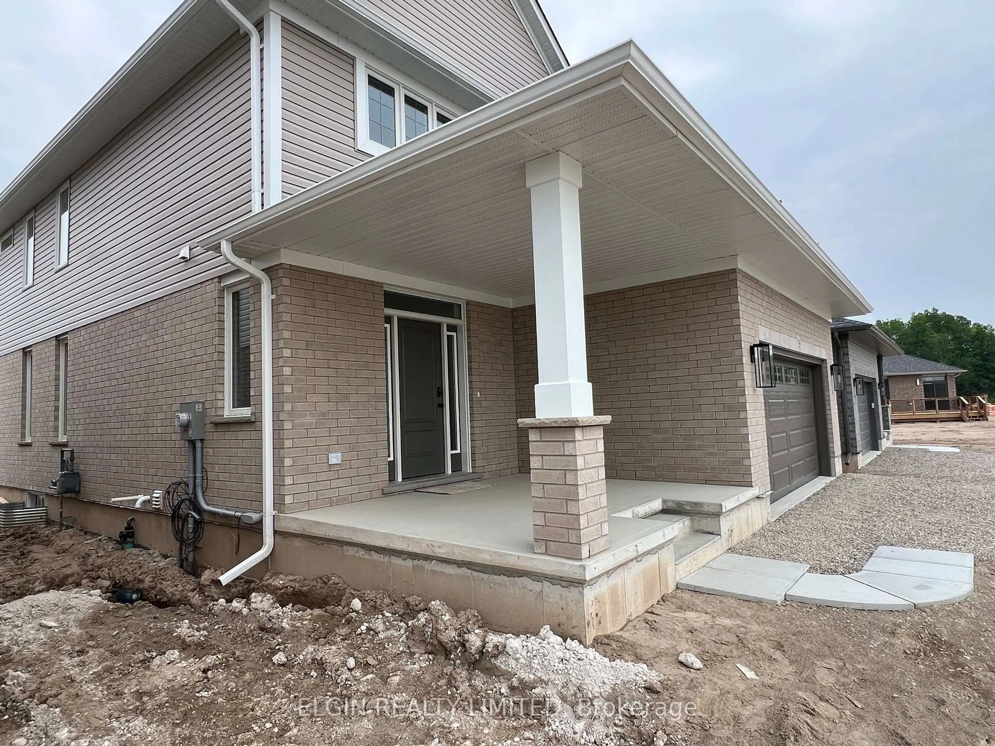 Home with brick exterior material, building for 39 Hemlock Cres, Aylmer Ontario N5H 0C1