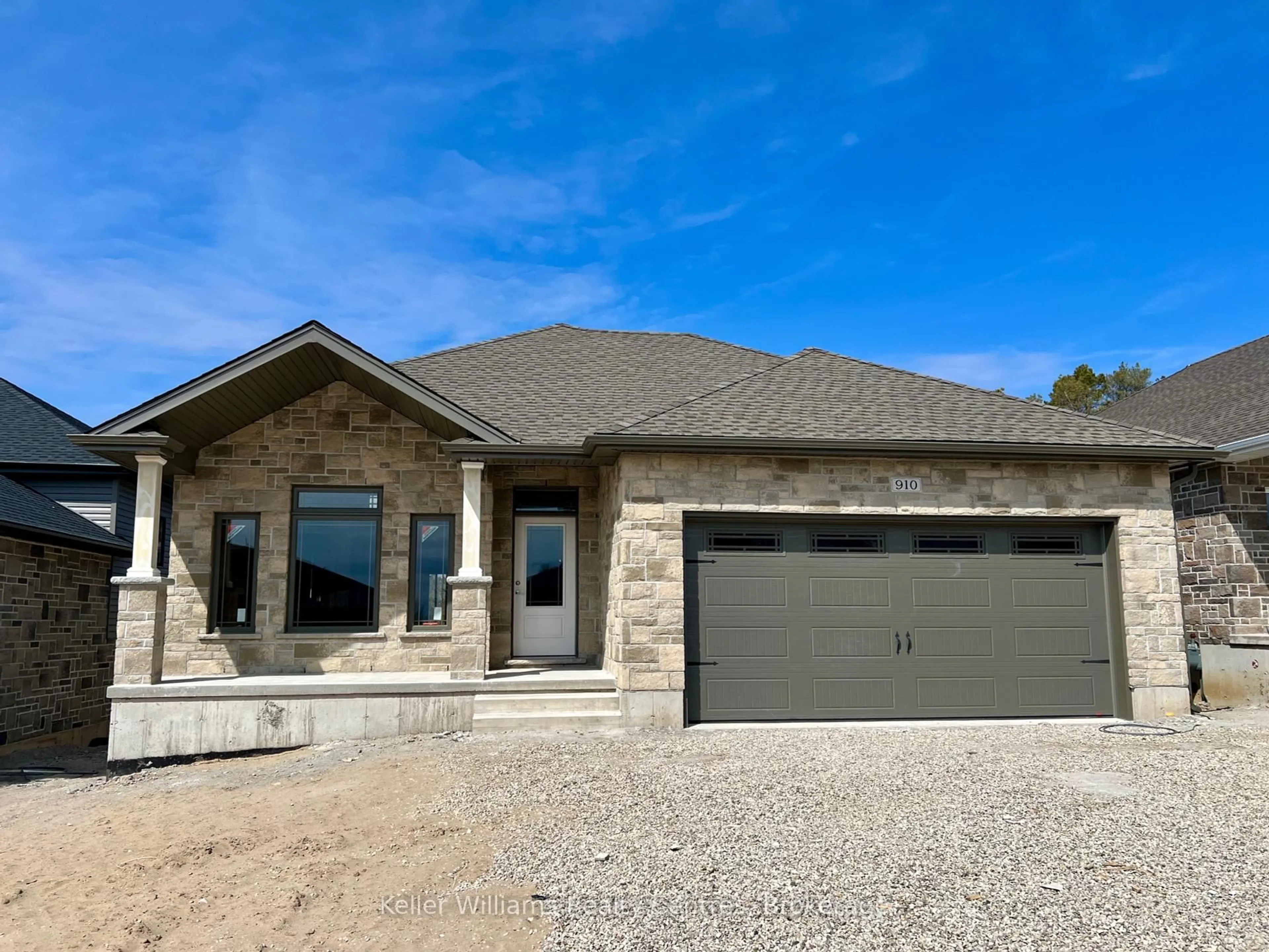 Home with brick exterior material, street for 910 13TH St, Hanover Ontario N4N 3B8