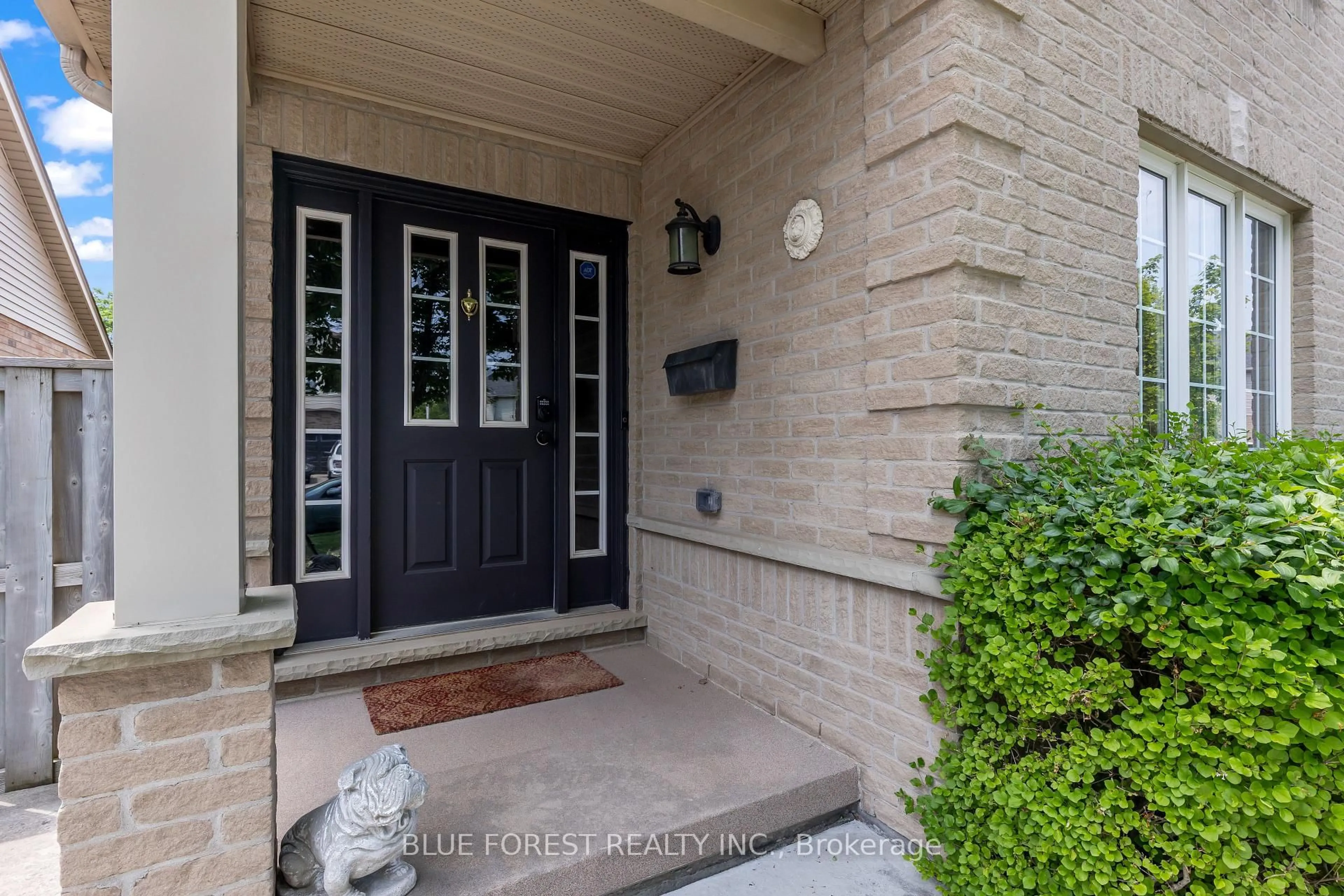 Indoor entryway for 258 South Leaksdale Circ, London South Ontario N6M 1K3