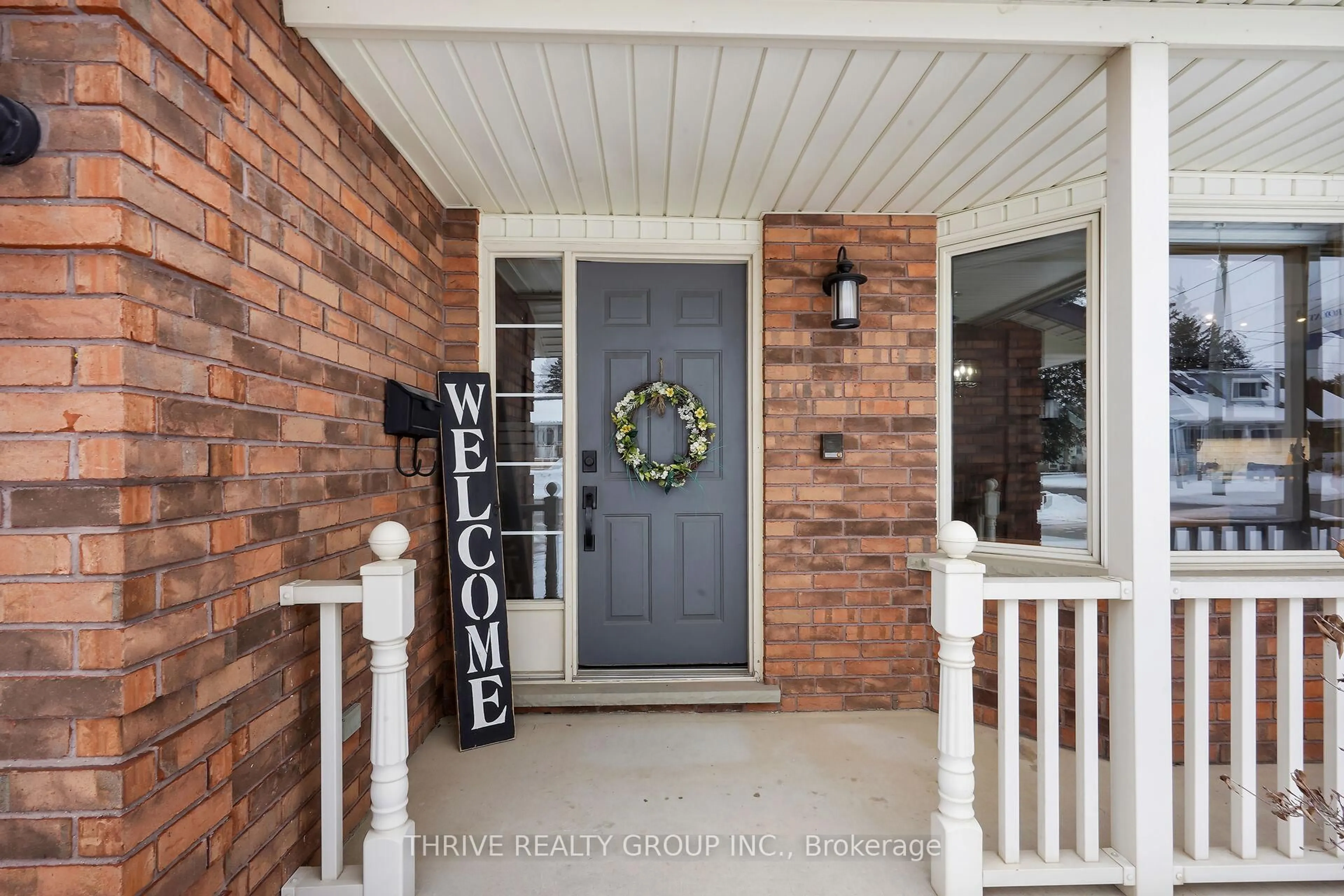 Indoor entryway for 51 Queen St, Strathroy-Caradoc Ontario N7G 2H5