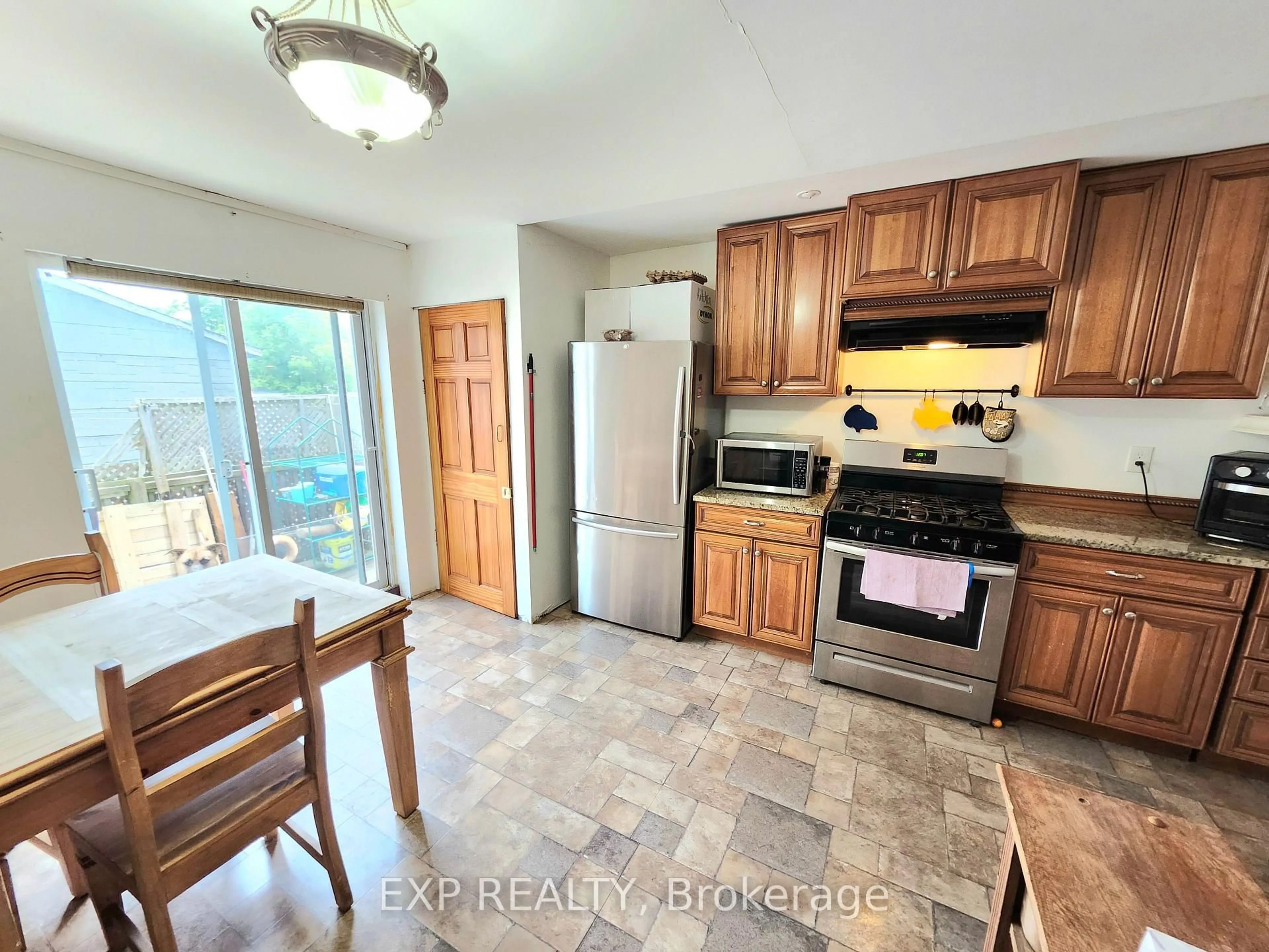 Standard kitchen, ceramic/tile floor for 485 Dibble St, Prescott Ontario K0E 1T0