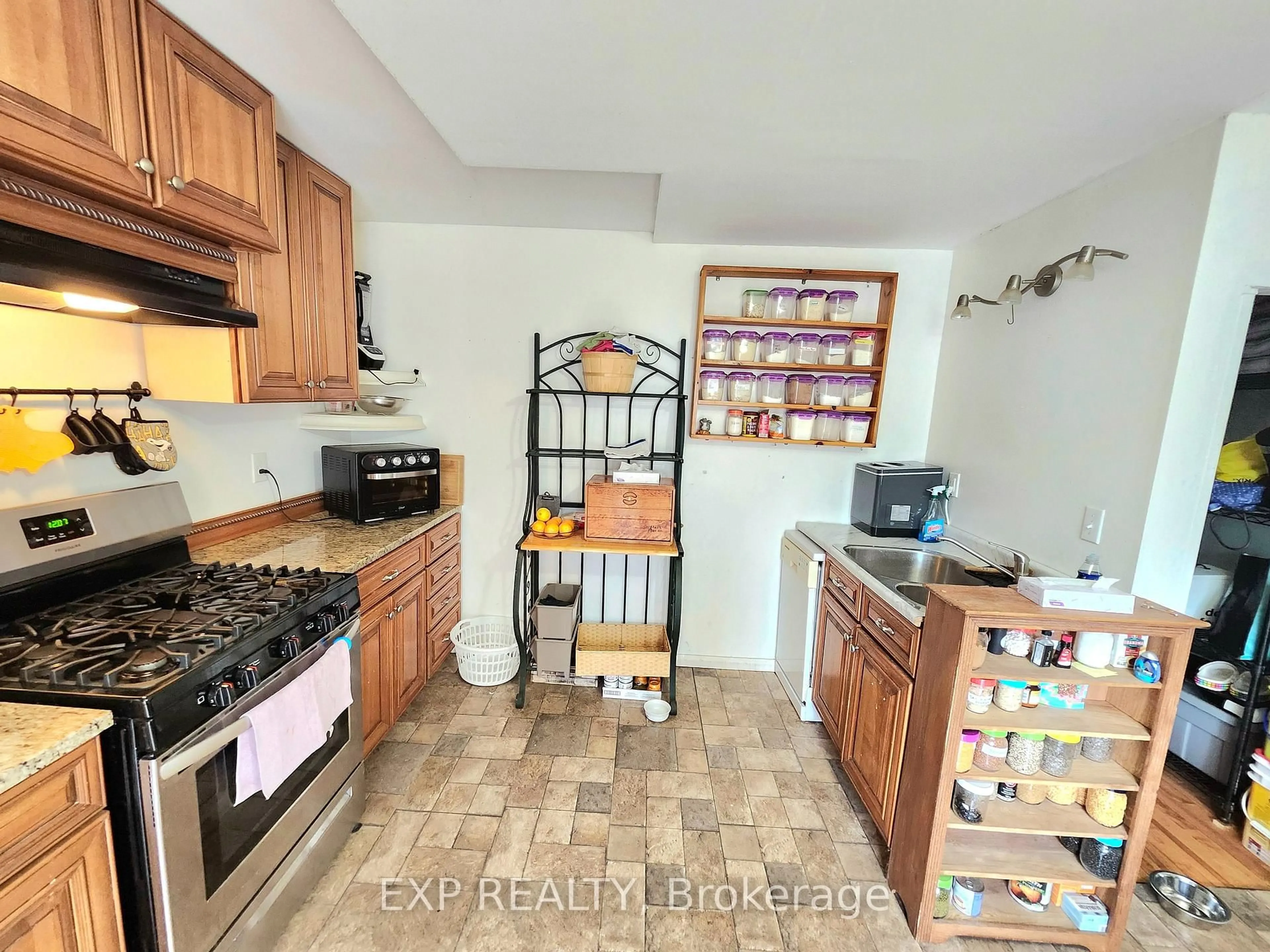 Standard kitchen, unknown for 485 Dibble St, Prescott Ontario K0E 1T0