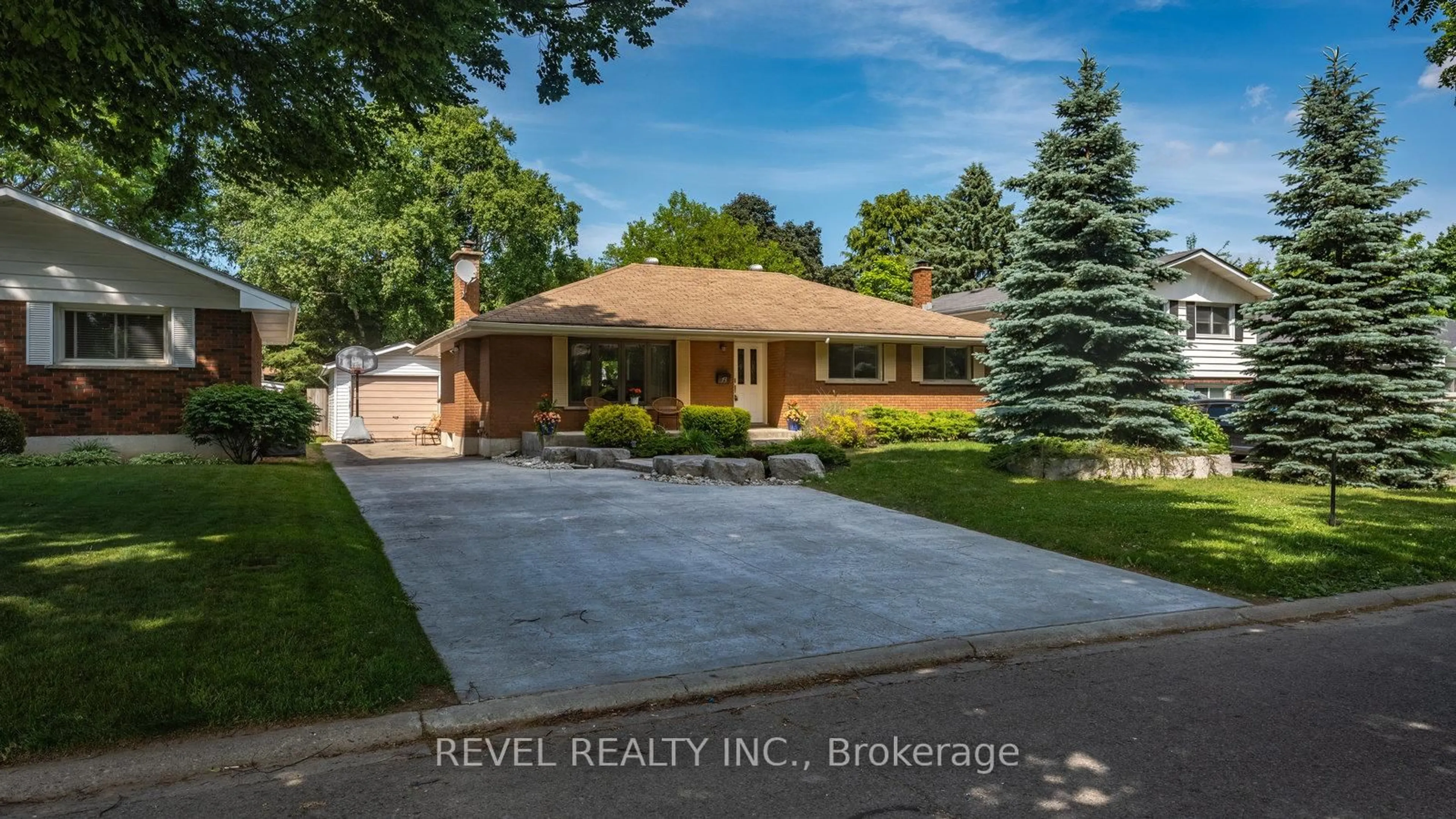 Home with brick exterior material, street for 75 Pusey Blvd, Brantford Ontario N3R 2S4