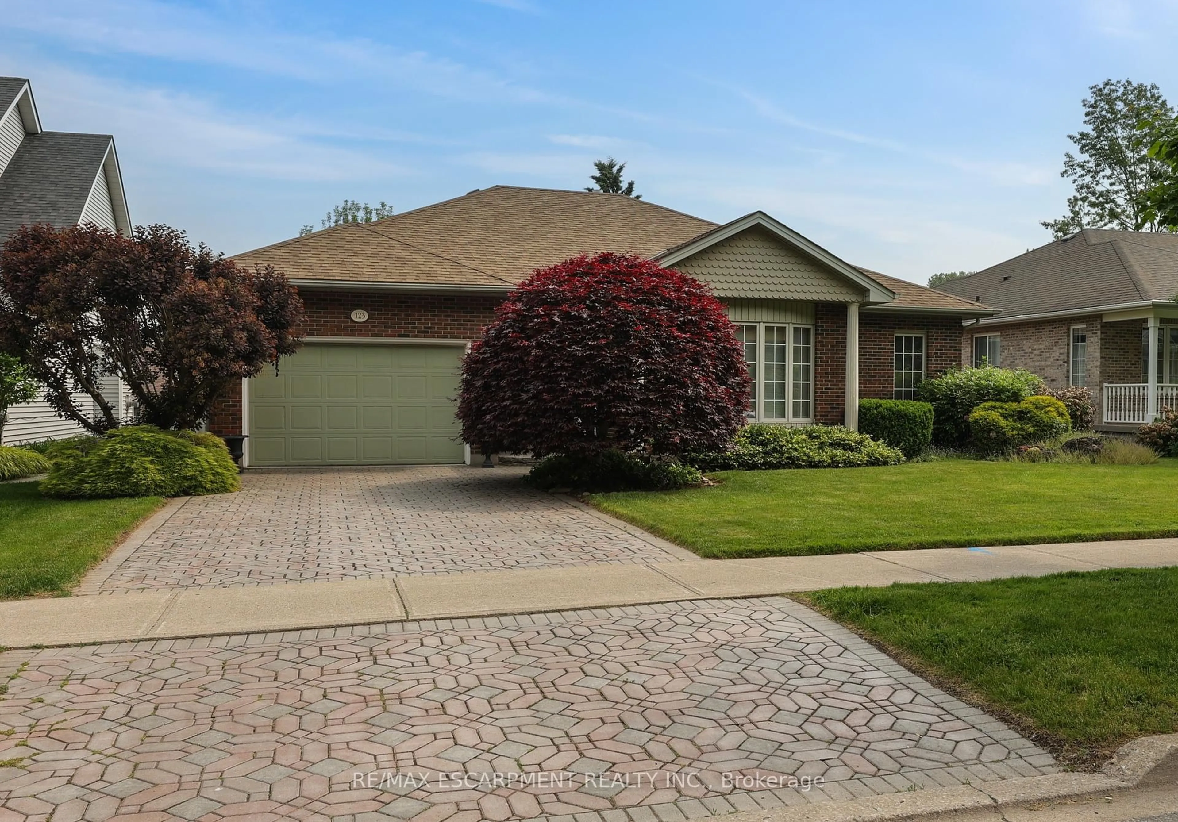 Home with brick exterior material, street for 123 Dorchester Dr, Grimsby Ontario L3M 5H5