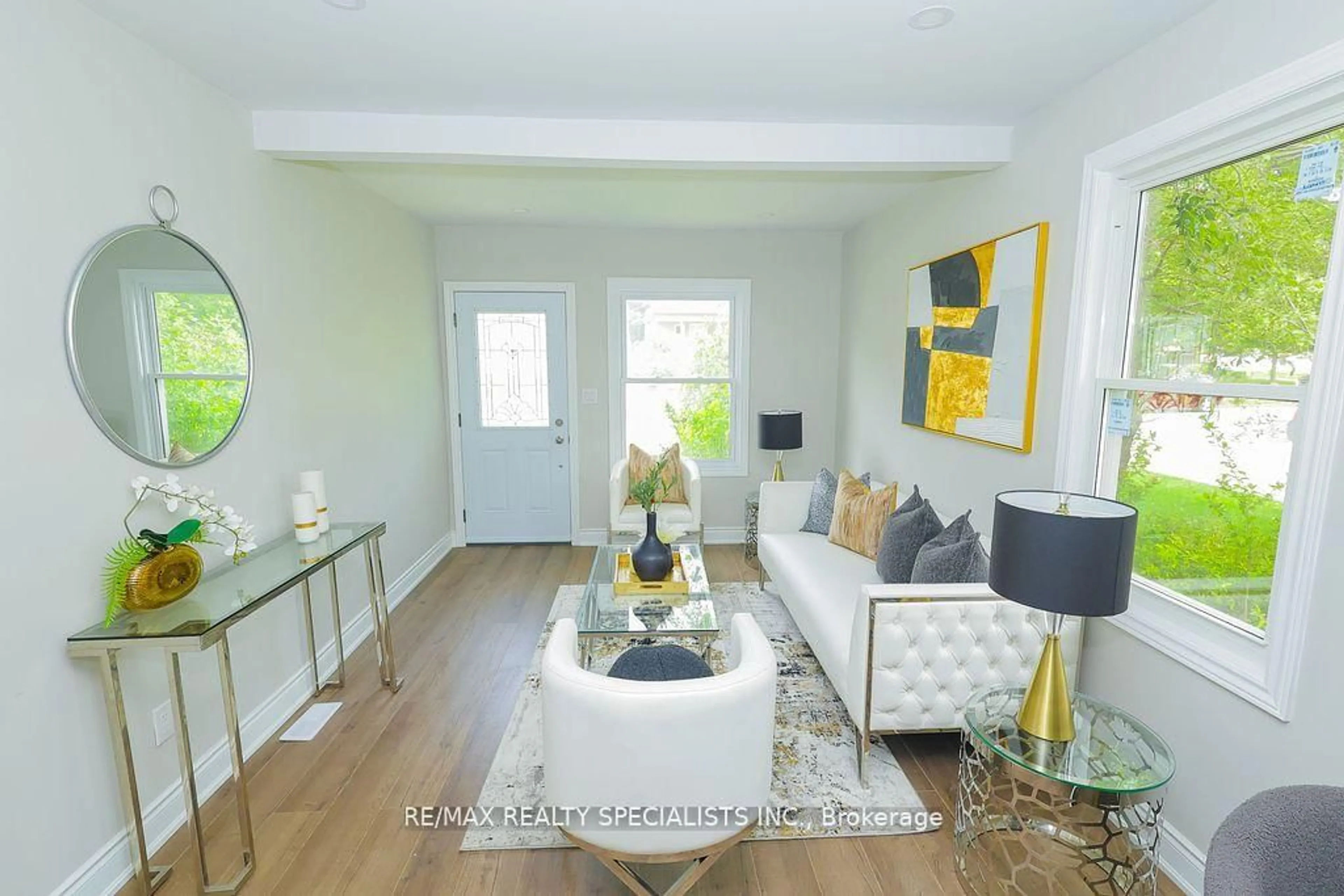 Living room with furniture, unknown for 5920 Symmes St, Niagara Falls Ontario L2G 2G5