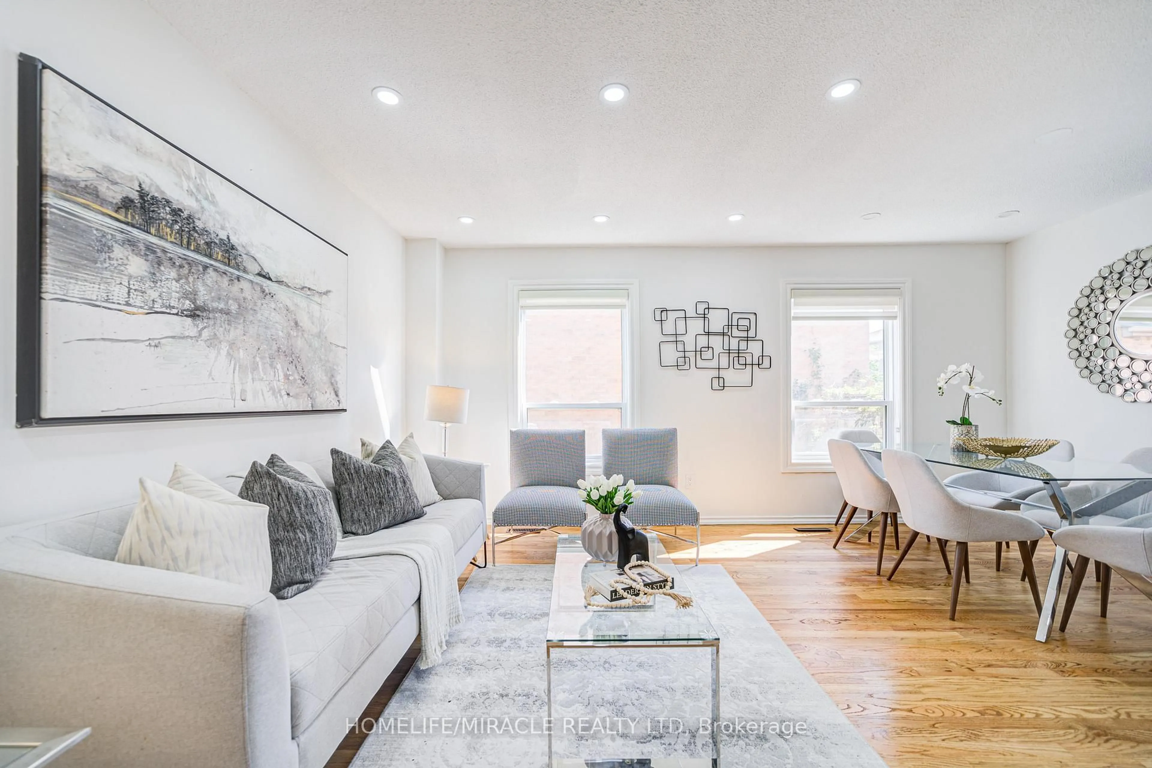 Living room with furniture, unknown for 131 Poplar Dr, Cambridge Ontario N3C 4B2