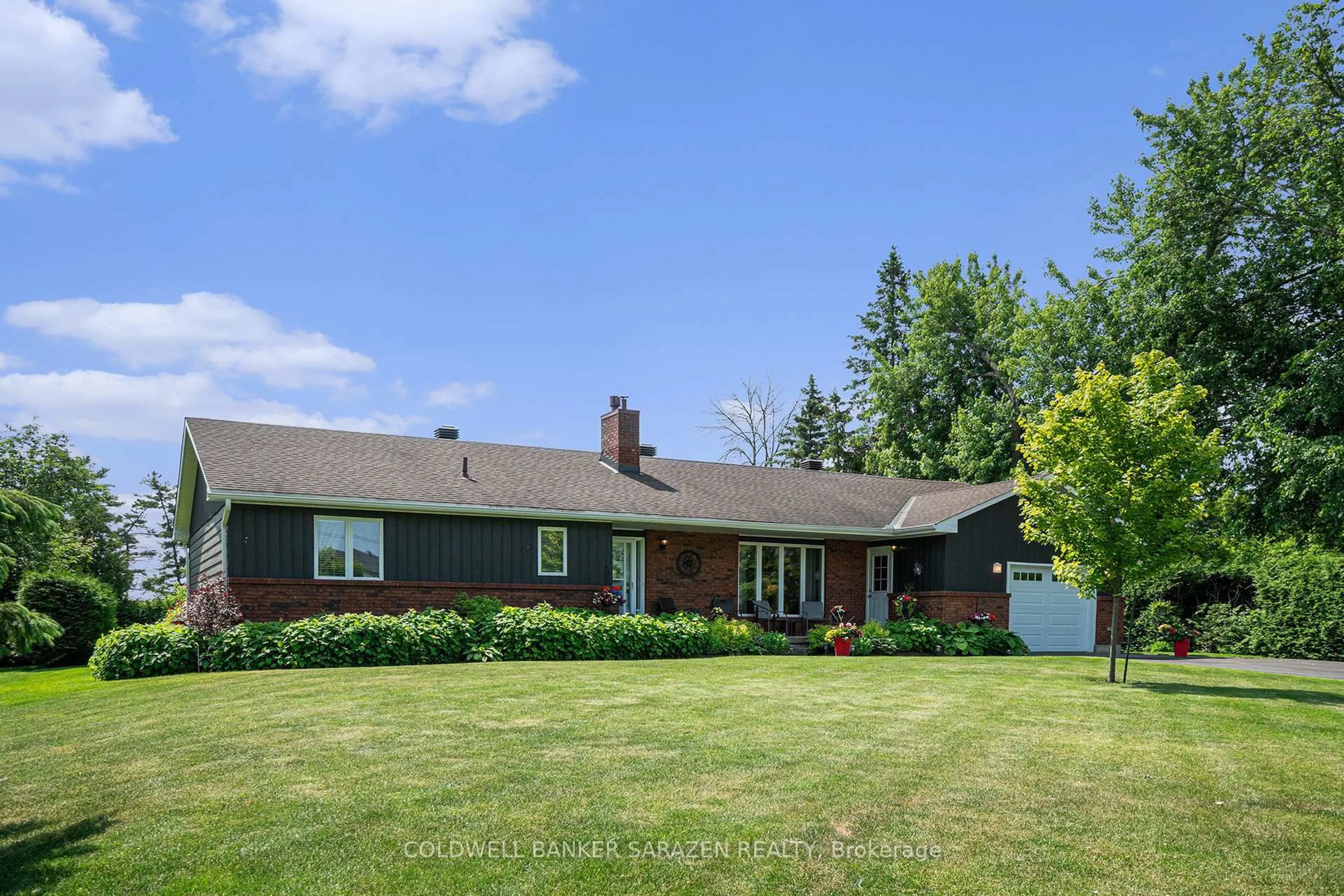 A pic from outside/outdoor area/front of a property/back of a property/a pic from drone, unknown for 37 WABALAC Dr, Arnprior Ontario K7S 3G9
