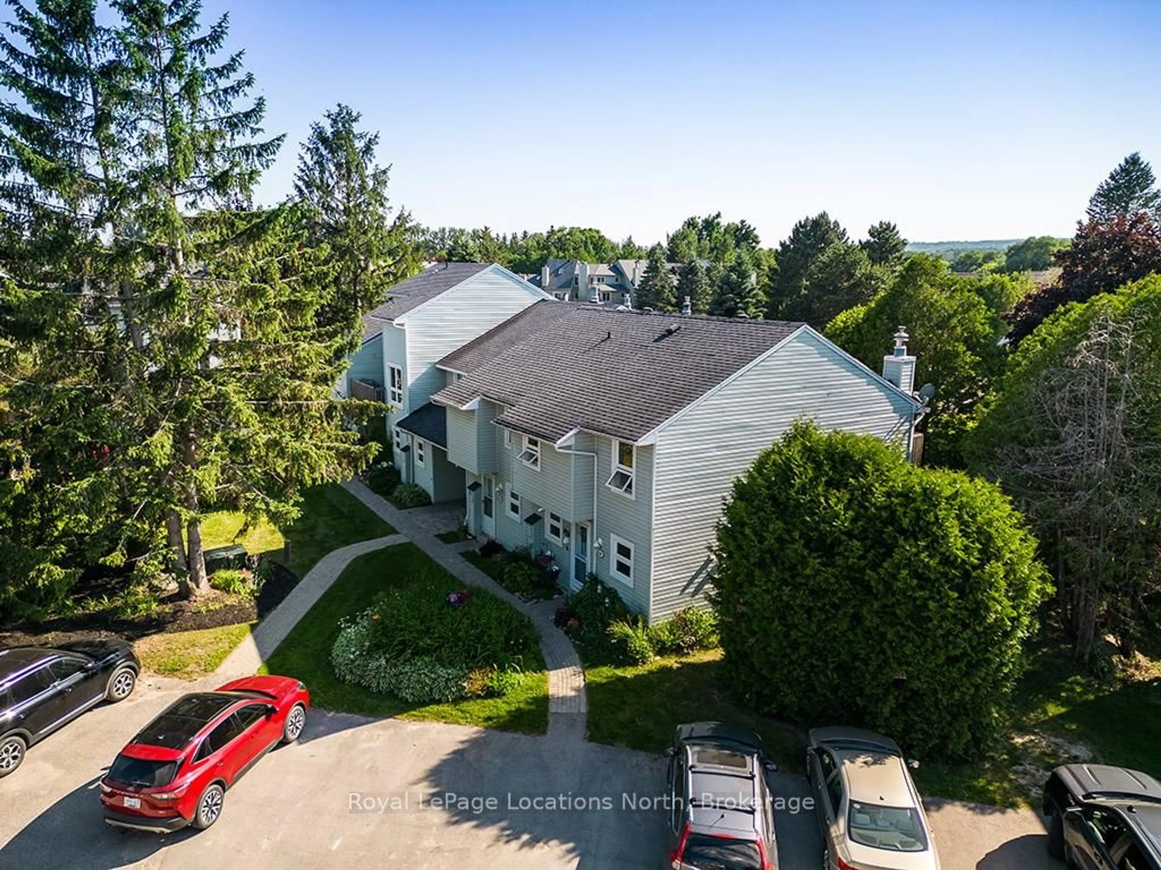 A pic from outside/outdoor area/front of a property/back of a property/a pic from drone, unknown for 127 Alfred St #64, Blue Mountains Ontario N0H 2P0
