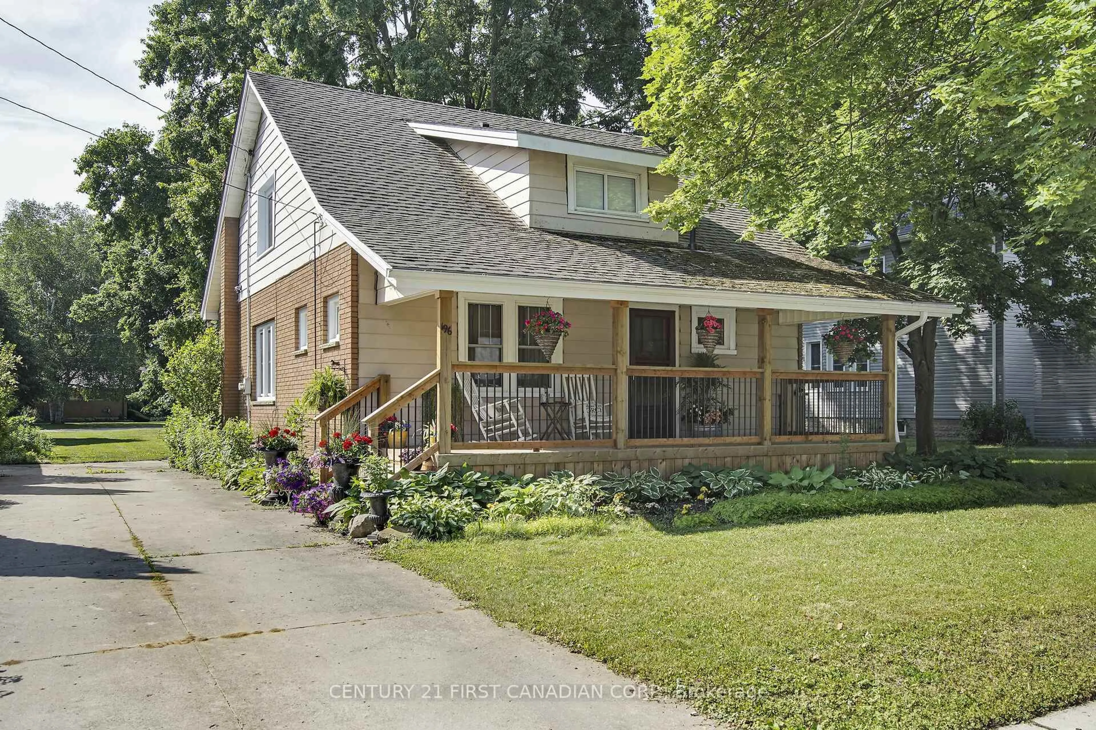 Home with vinyl exterior material, street for 196 Queen St, West Elgin Ontario N0L 2C0