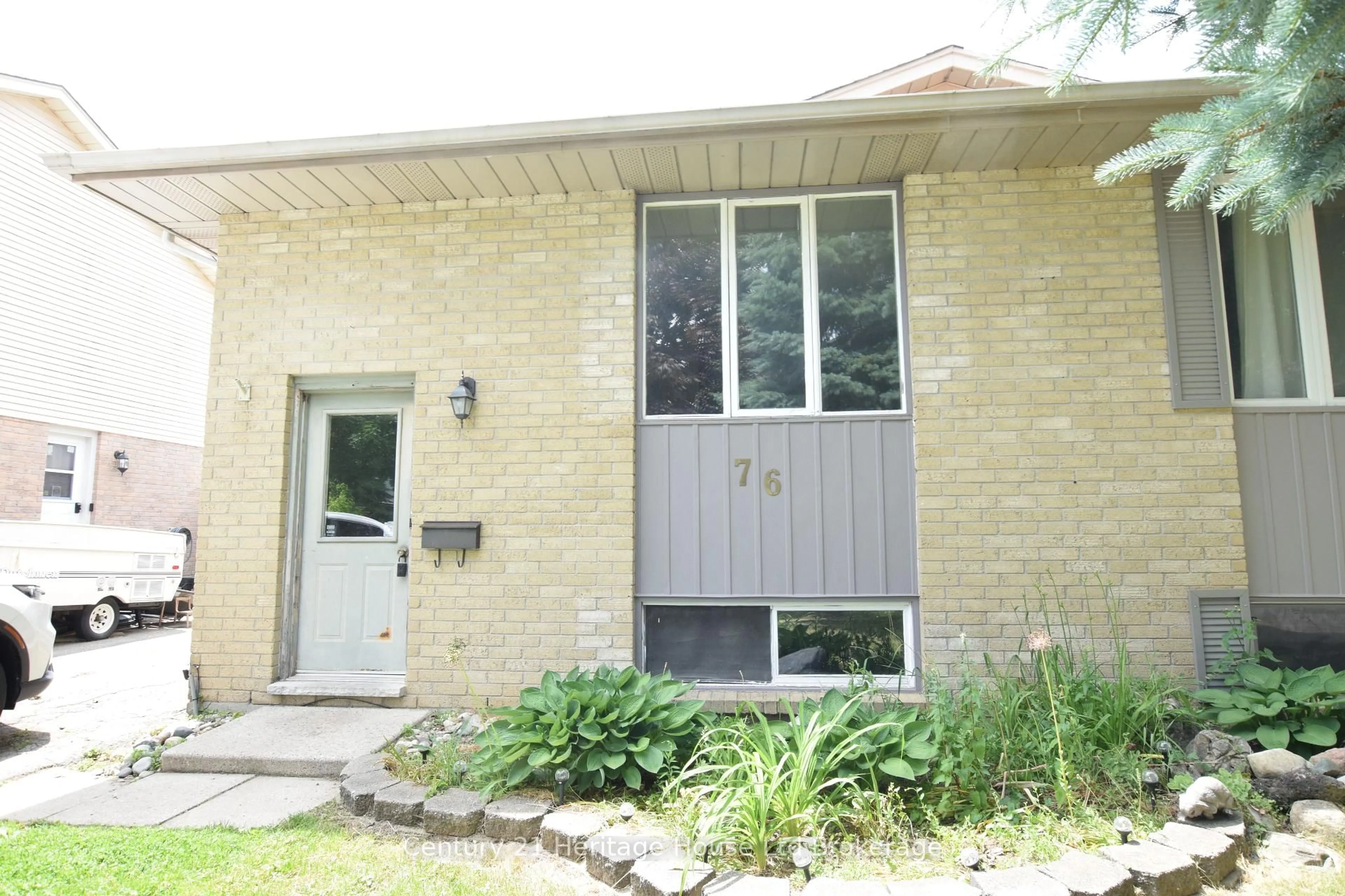 Unknown for 76 Naskapi St, Woodstock Ontario N4T 1G7