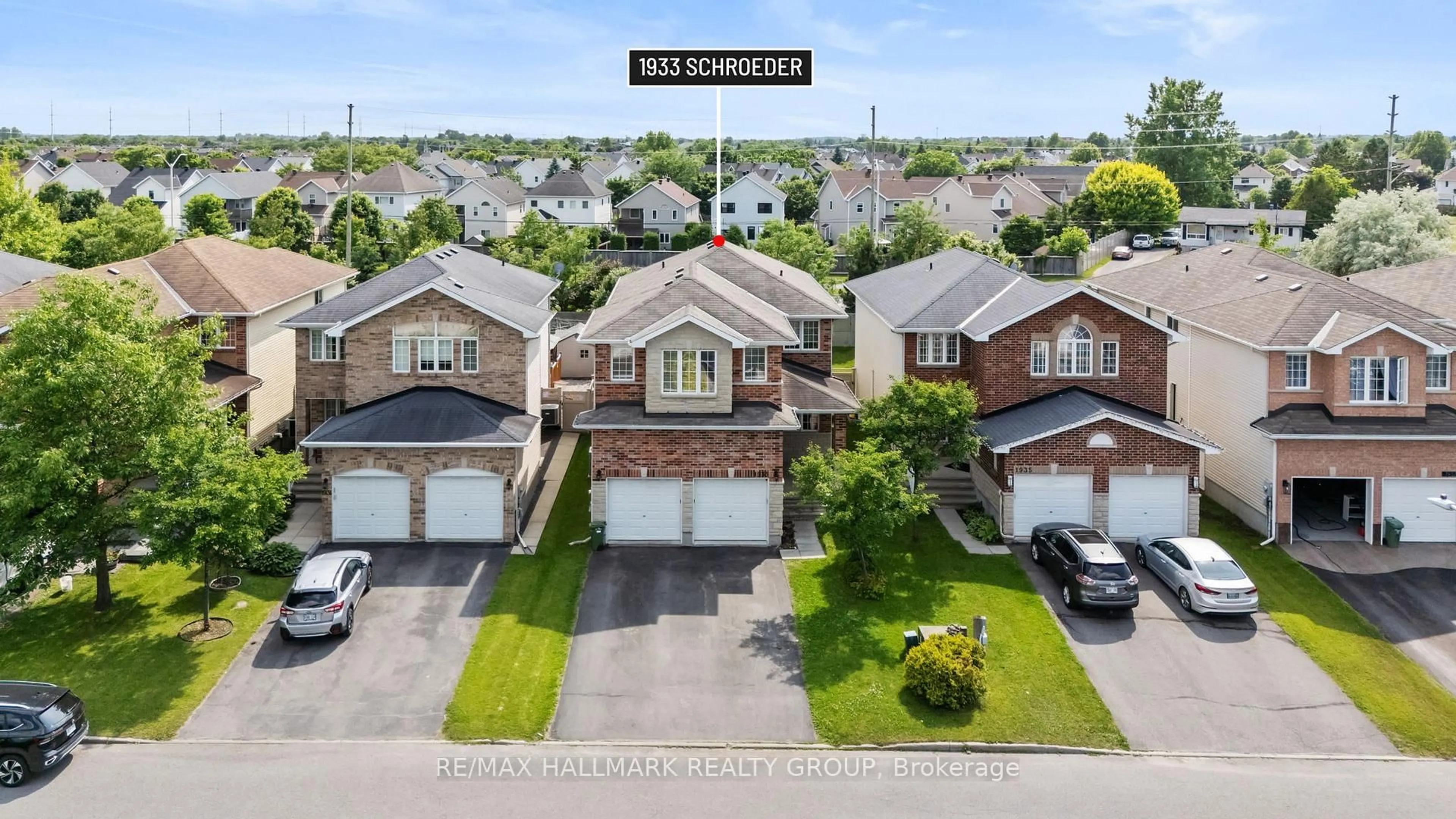 A pic from outside/outdoor area/front of a property/back of a property/a pic from drone, street for 1933 SCHROEDER Cres, Ottawa Ontario K4A 4P8