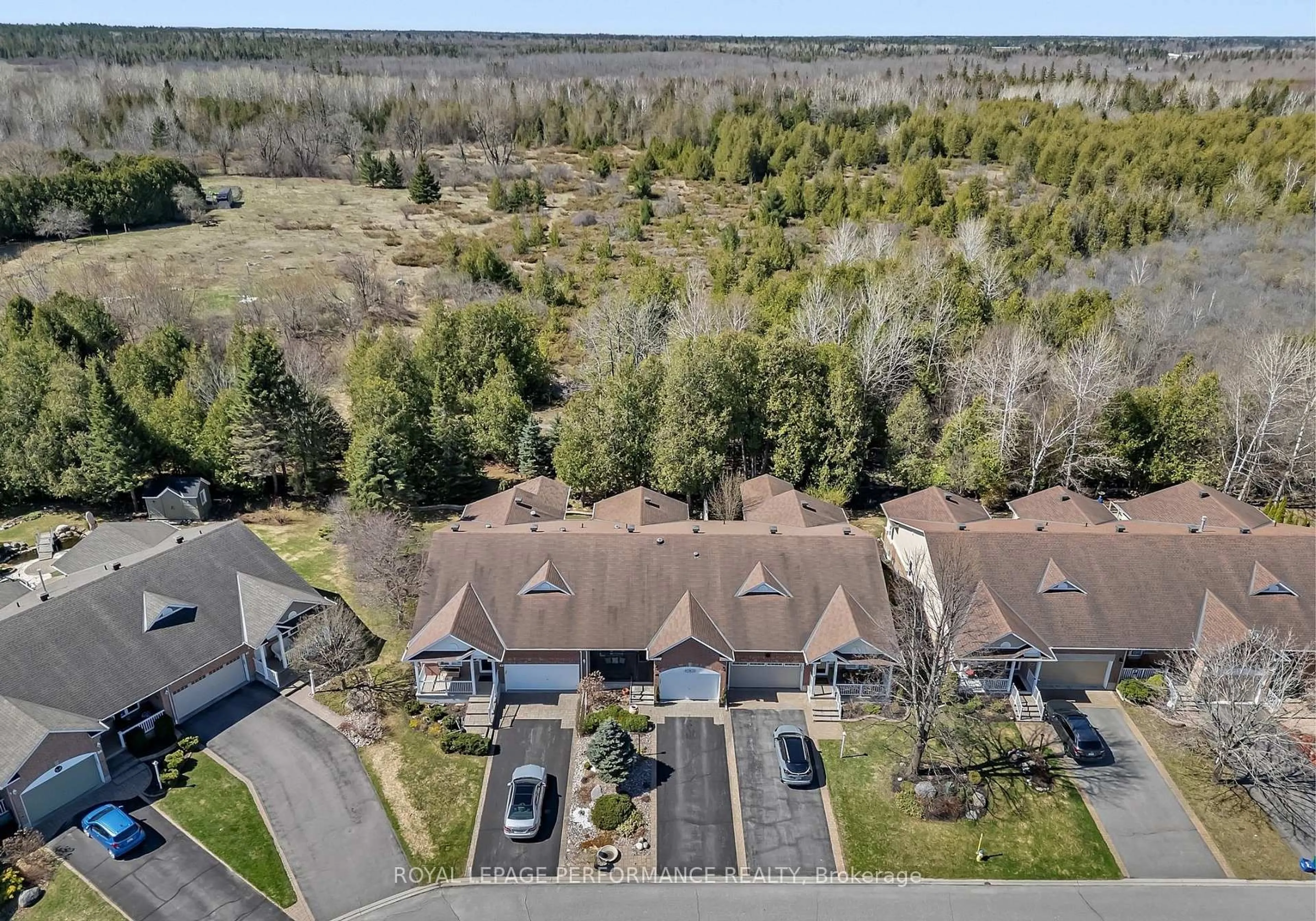 A pic from outside/outdoor area/front of a property/back of a property/a pic from drone, unknown for 45 Sable Run Dr, Stittsville Ontario K2S 1W8