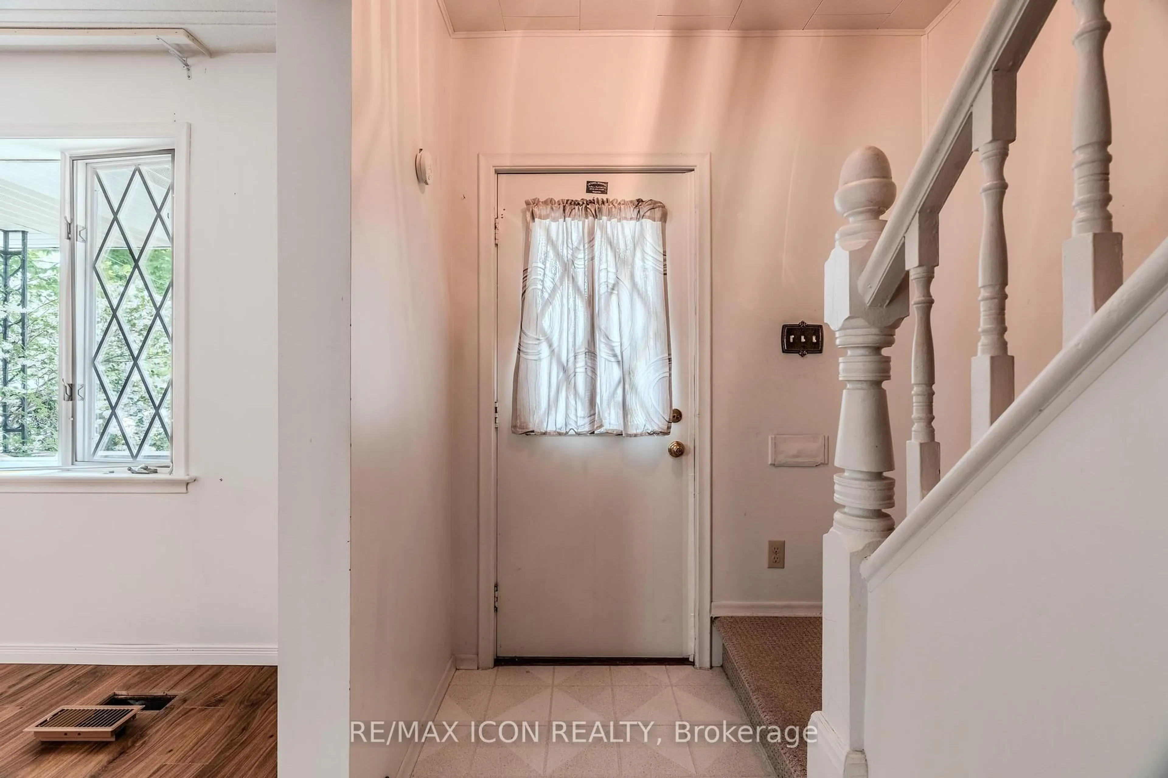Indoor entryway for 275 Mckenzie St, North Perth Ontario N4W 2W9