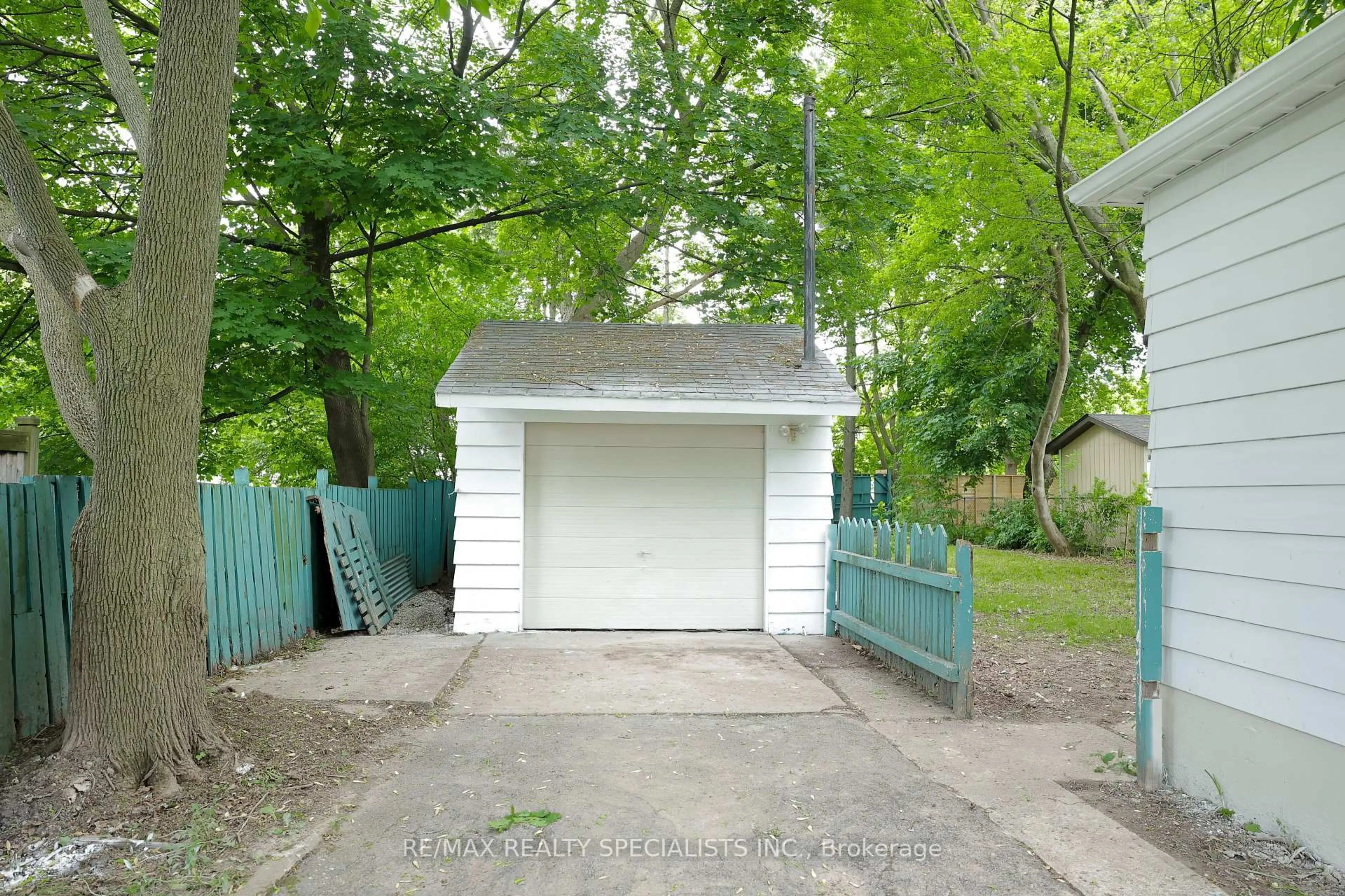 Shed for 5097 Ontario Ave, Niagara Falls Ontario L2E 3R7