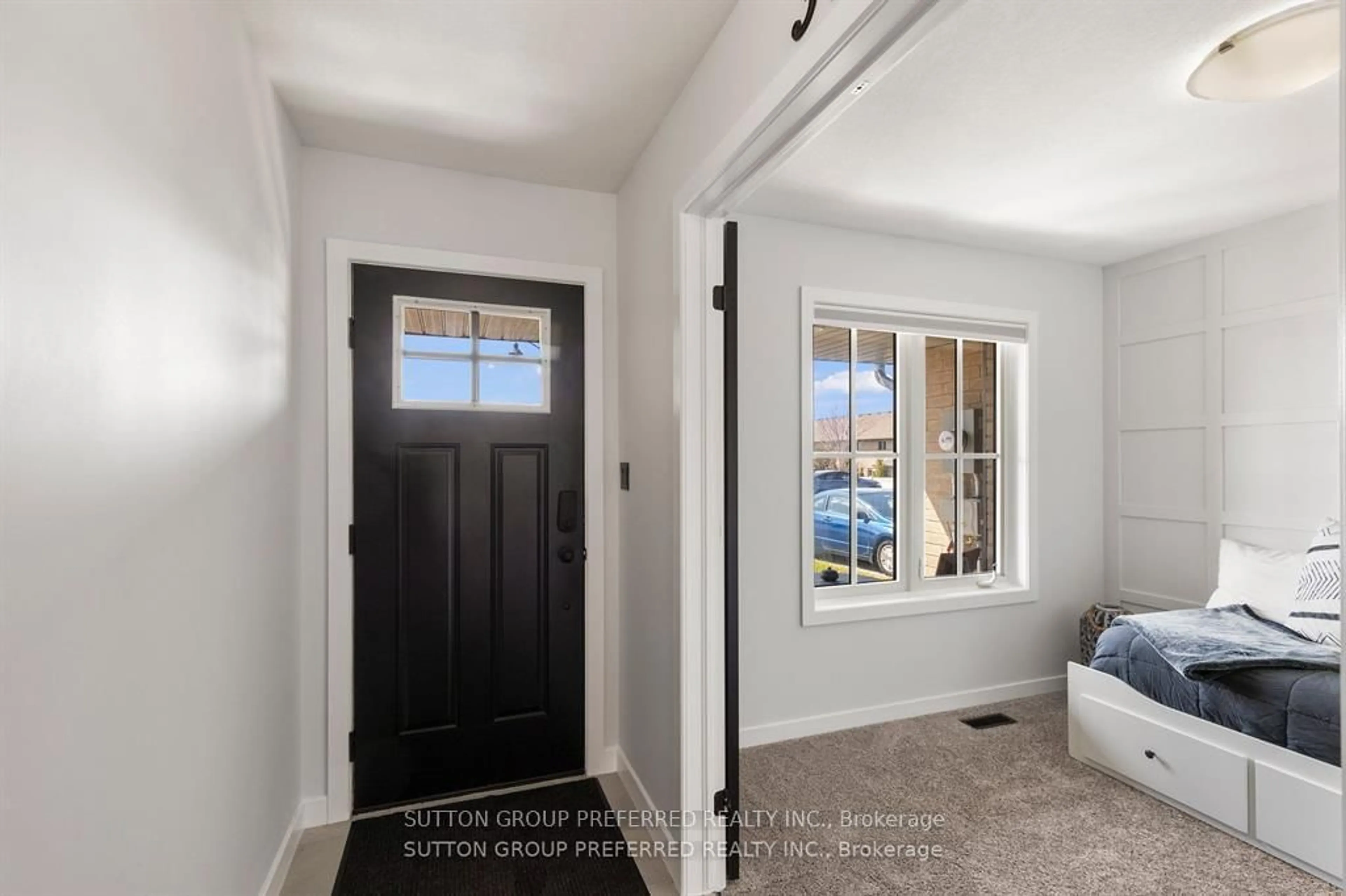 Indoor entryway for 40 Arbor Tr, St. Thomas Ontario N5R 0H1