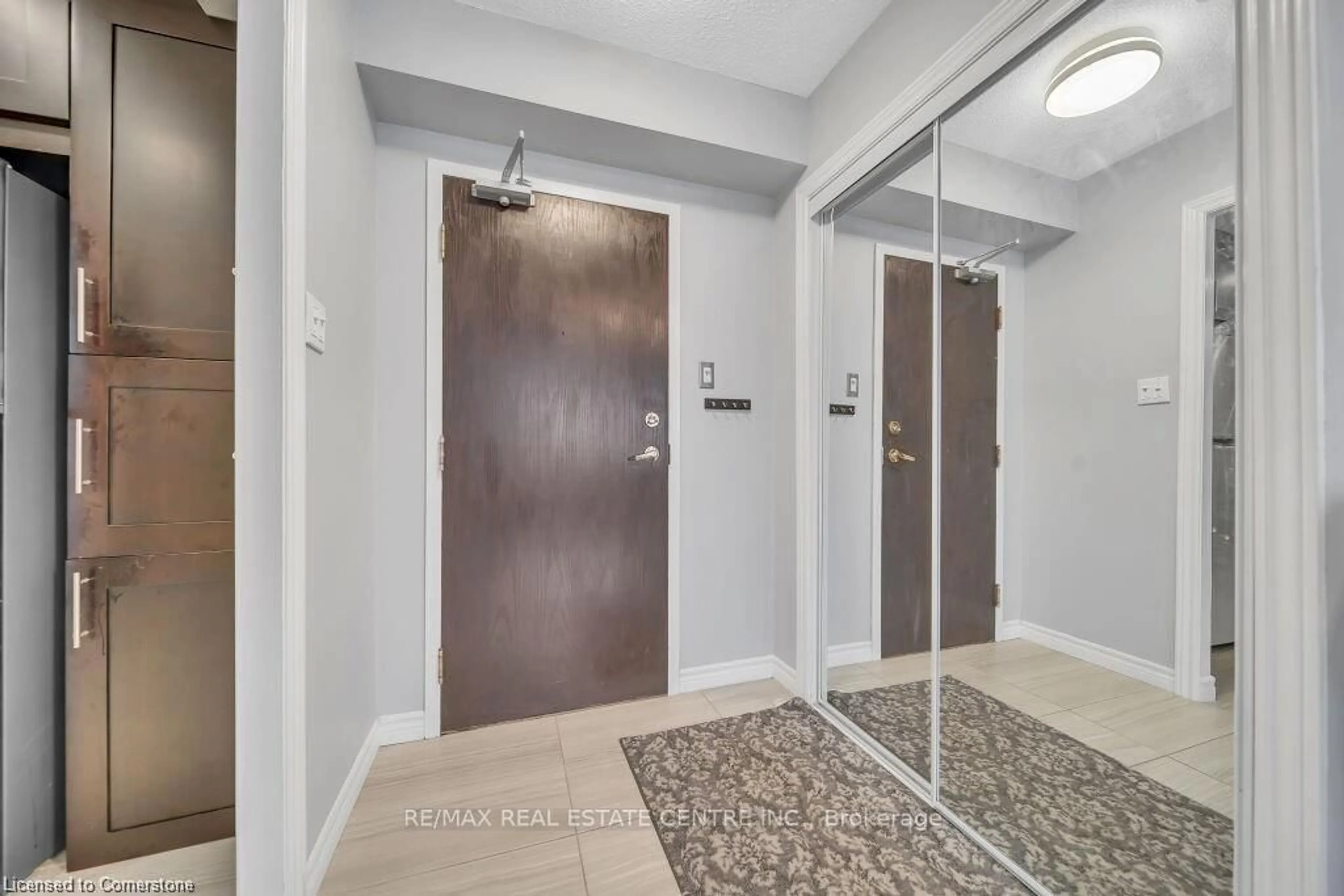 Indoor foyer for 3227 King St #311, Kitchener Ontario N2A 3Z9