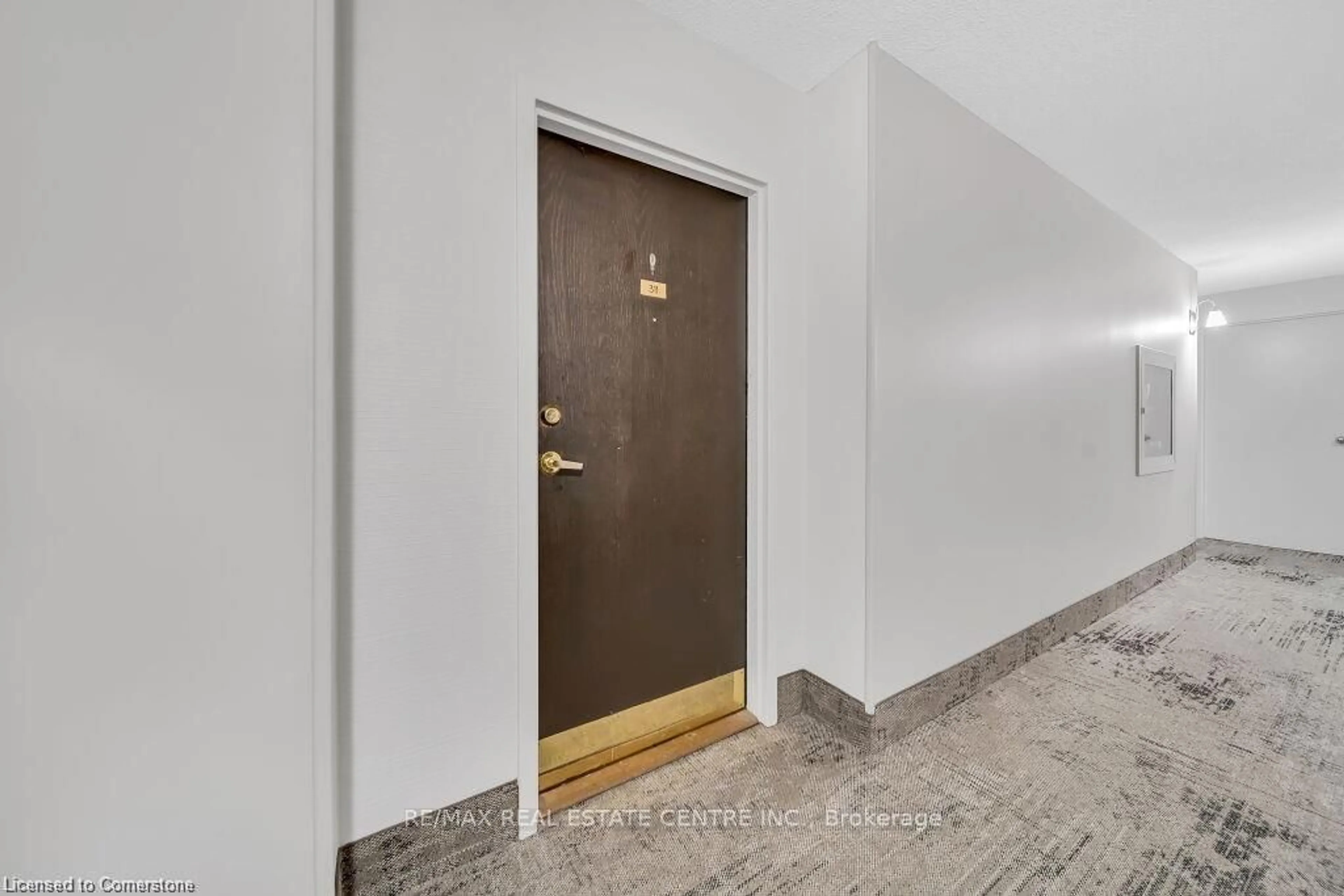 Indoor foyer for 3227 King St #311, Kitchener Ontario N2A 3Z9