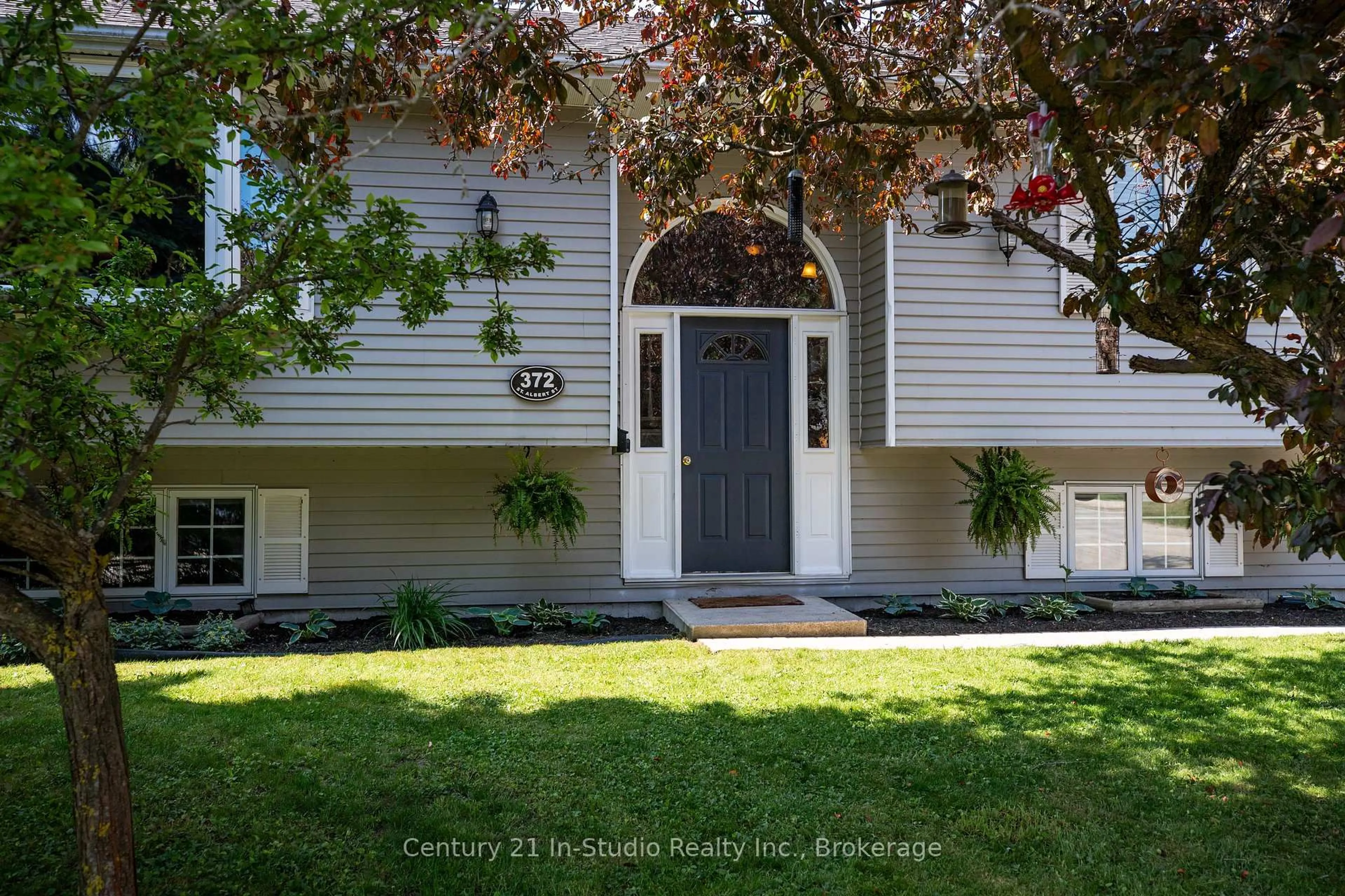 Home with vinyl exterior material, street for 372 St Albert St, Kincardine Ontario N2Z 2V3
