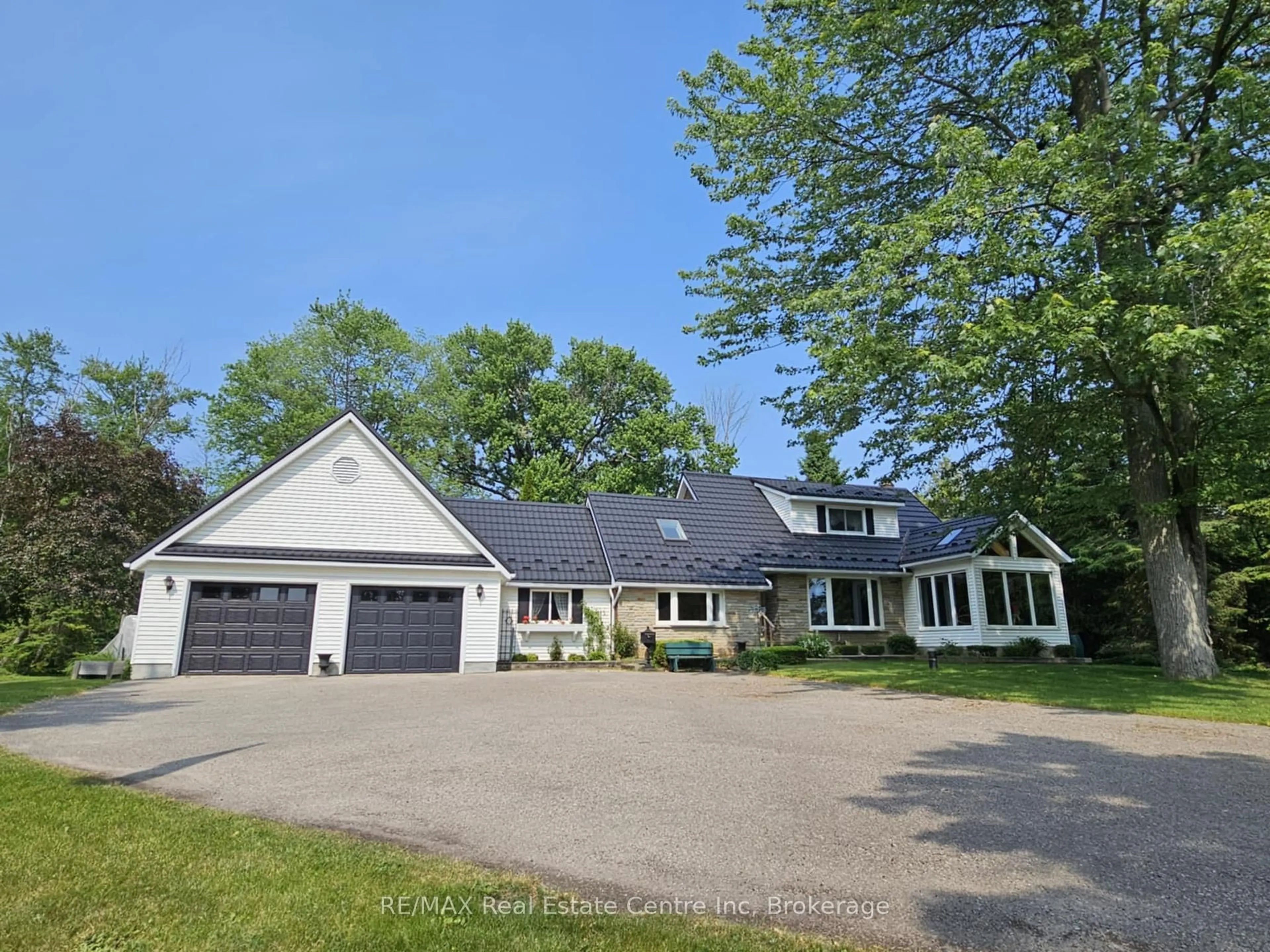 A pic from outside/outdoor area/front of a property/back of a property/a pic from drone, street for 5539 Wellington Road 86, Guelph/Eramosa Ontario N1H 6J4