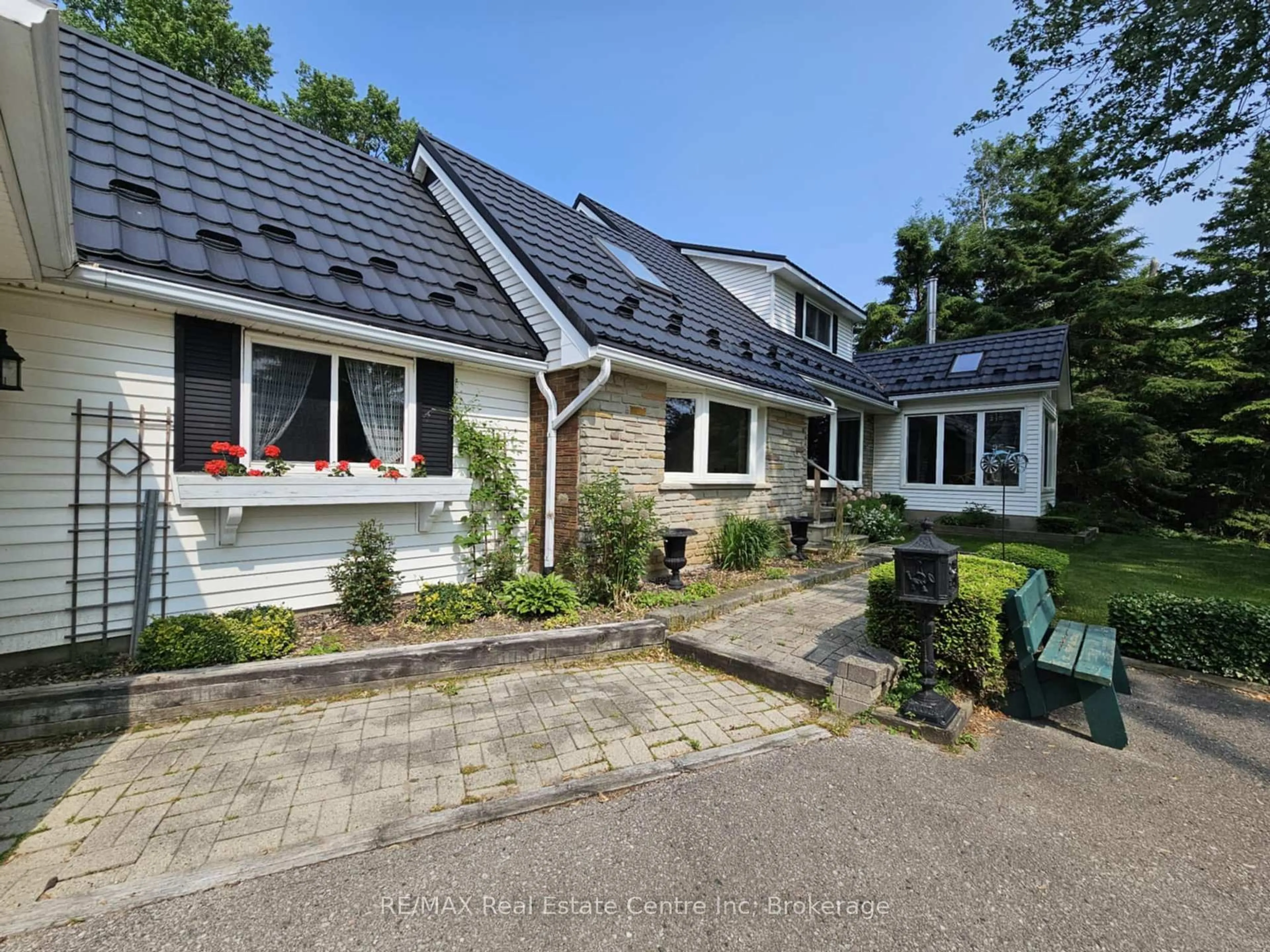 A pic from outside/outdoor area/front of a property/back of a property/a pic from drone, street for 5539 Wellington Road 86, Guelph/Eramosa Ontario N1H 6J4