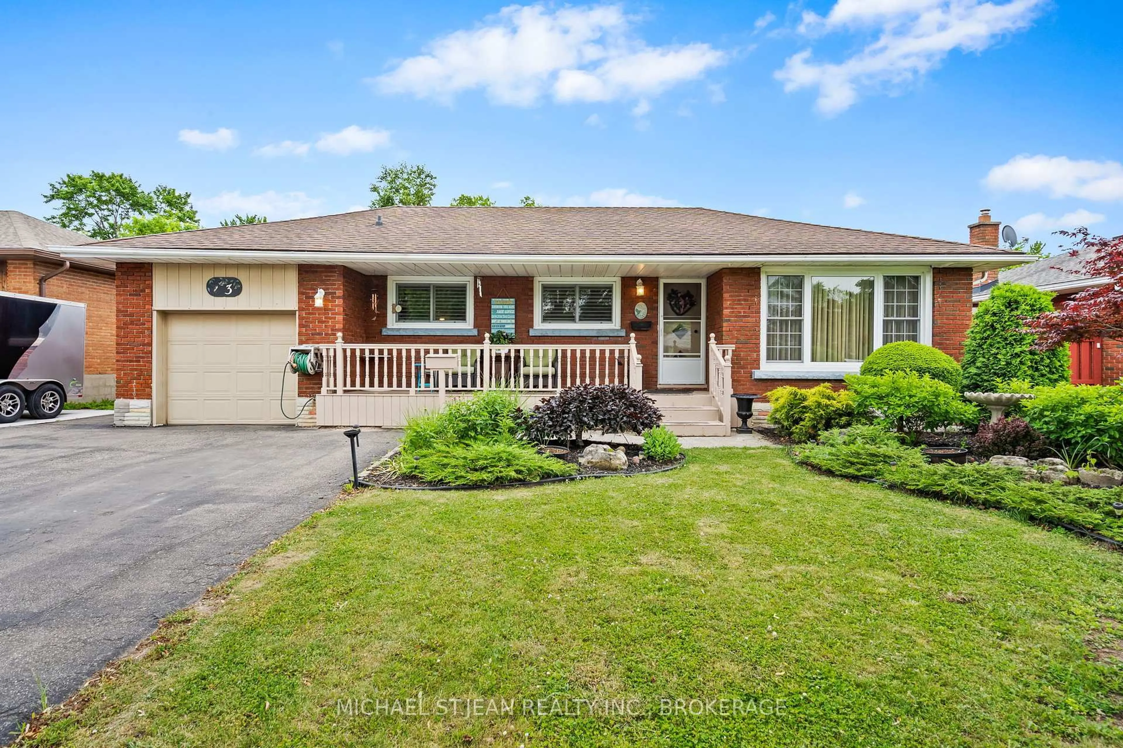 Home with brick exterior material, street for 3 McNab Dr, Welland Ontario L3C 2M7
