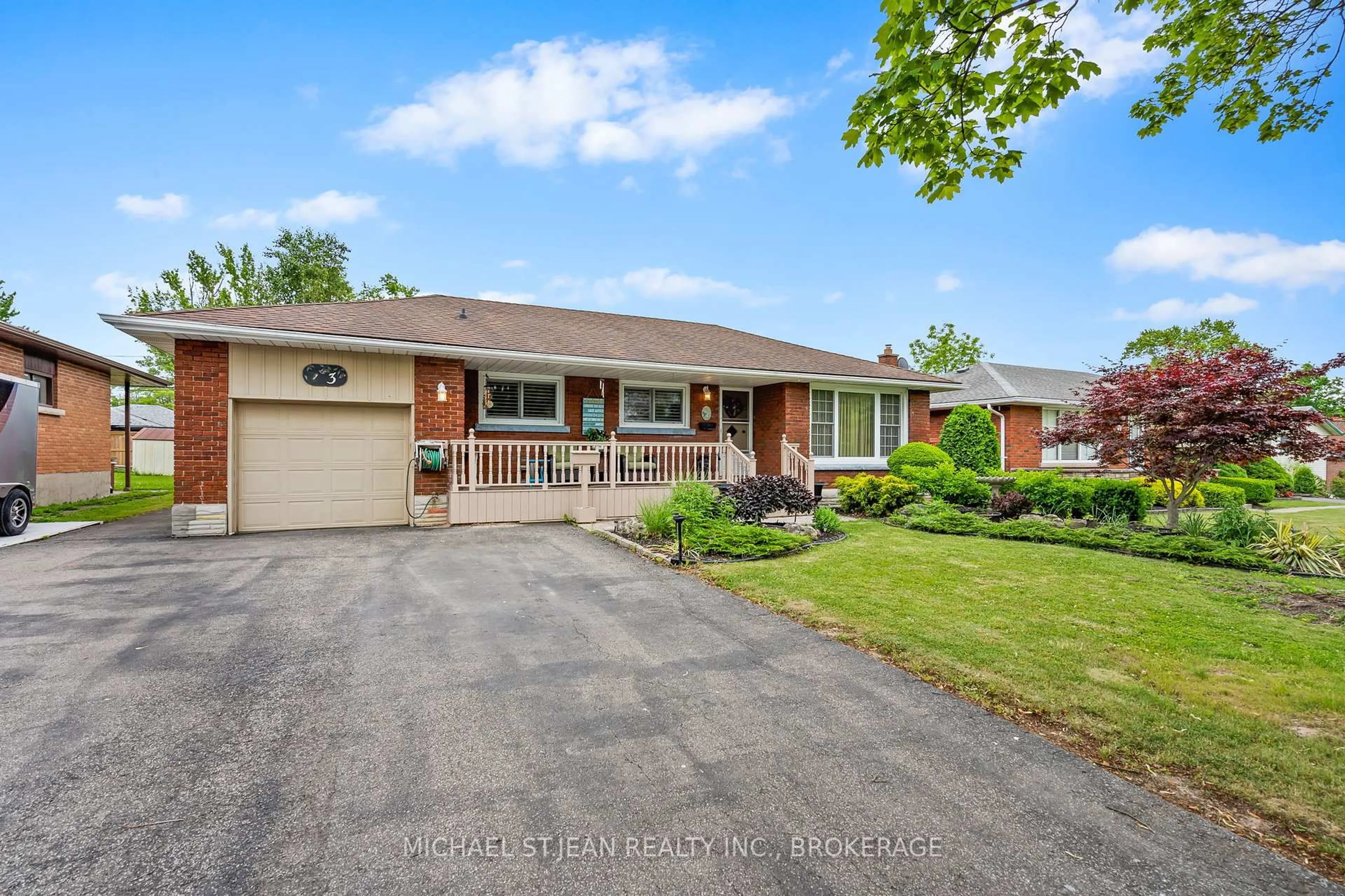 Home with brick exterior material, street for 3 McNab Dr, Welland Ontario L3C 2M7