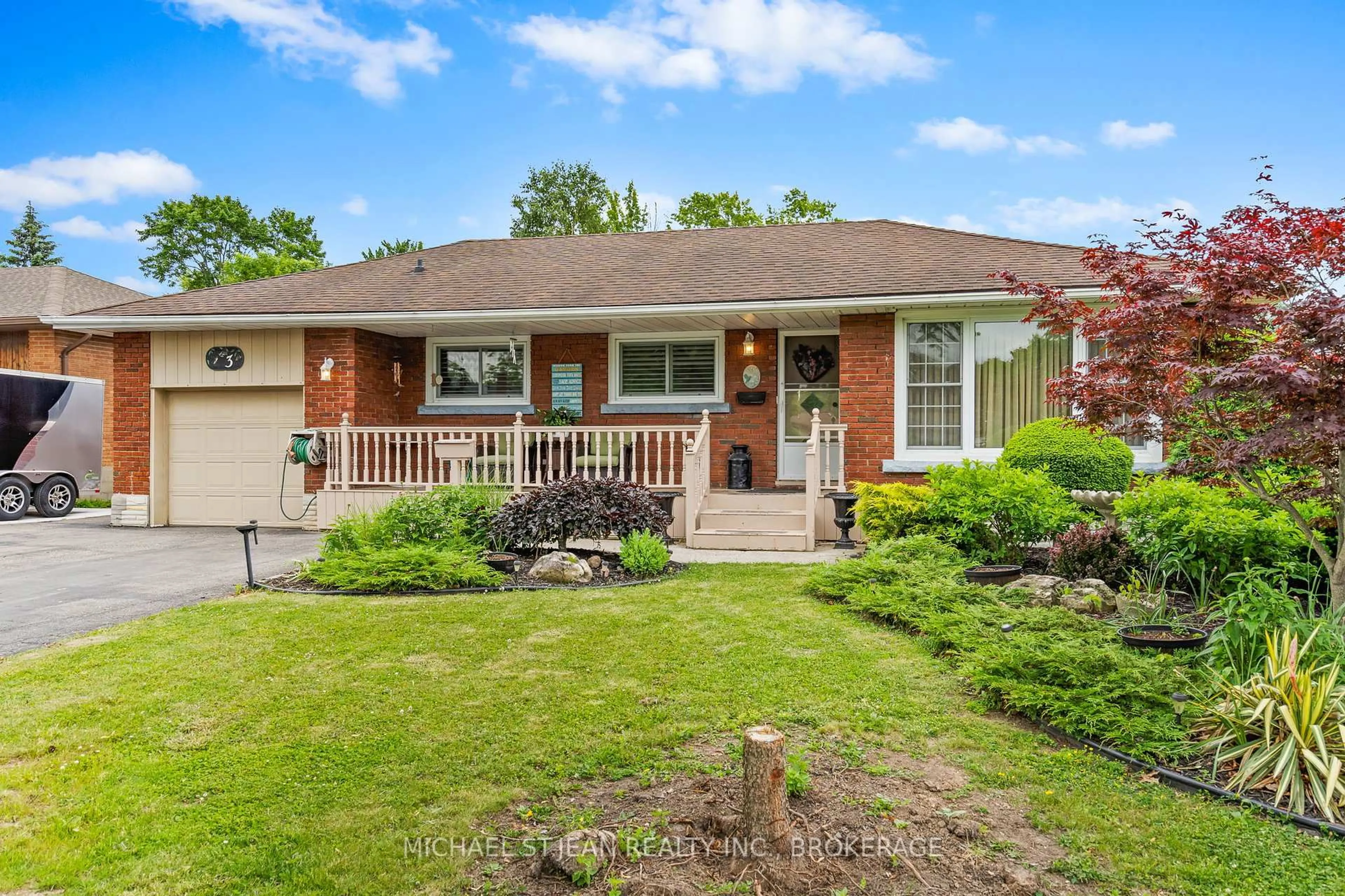 Home with brick exterior material, street for 3 McNab Dr, Welland Ontario L3C 2M7