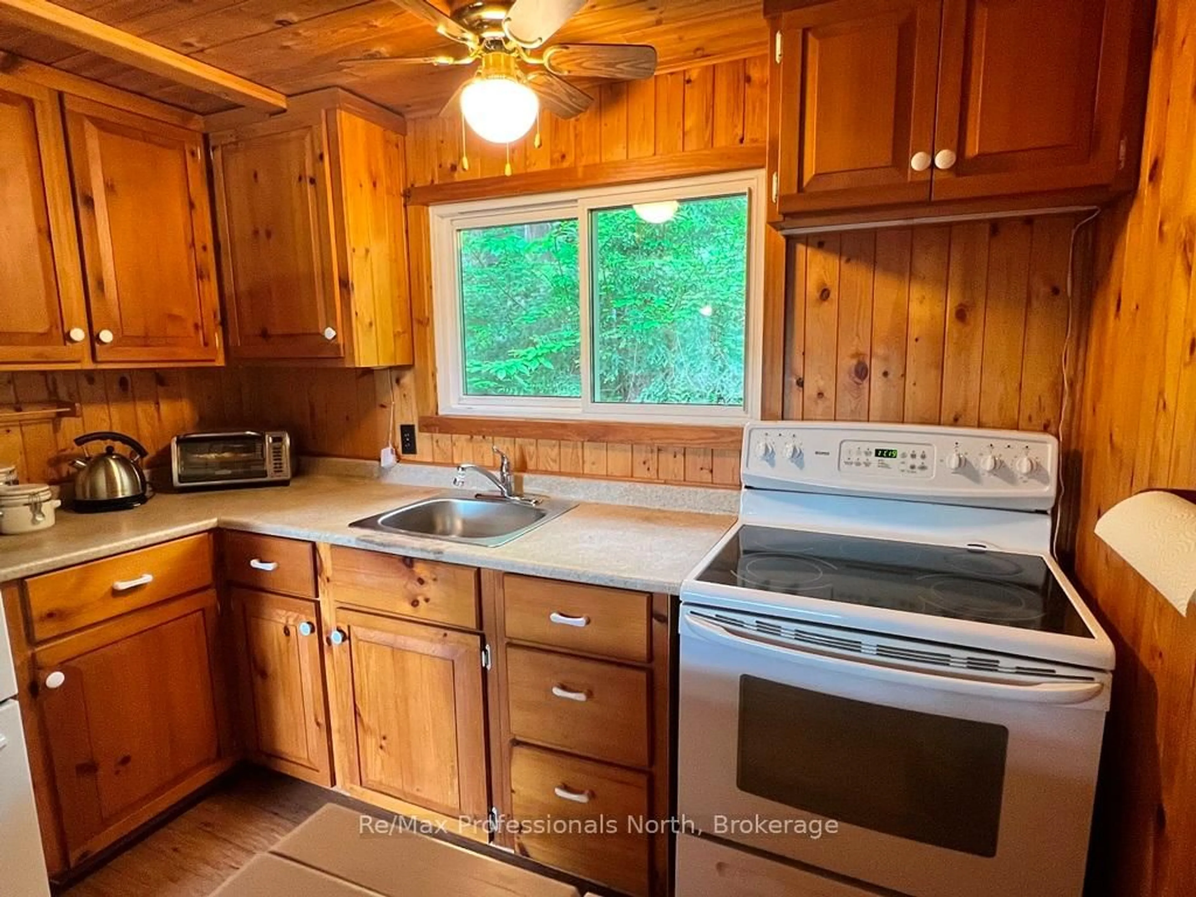 Standard kitchen, unknown for 1396 Betula Cres, Dysart et al Ontario K0L 1M1