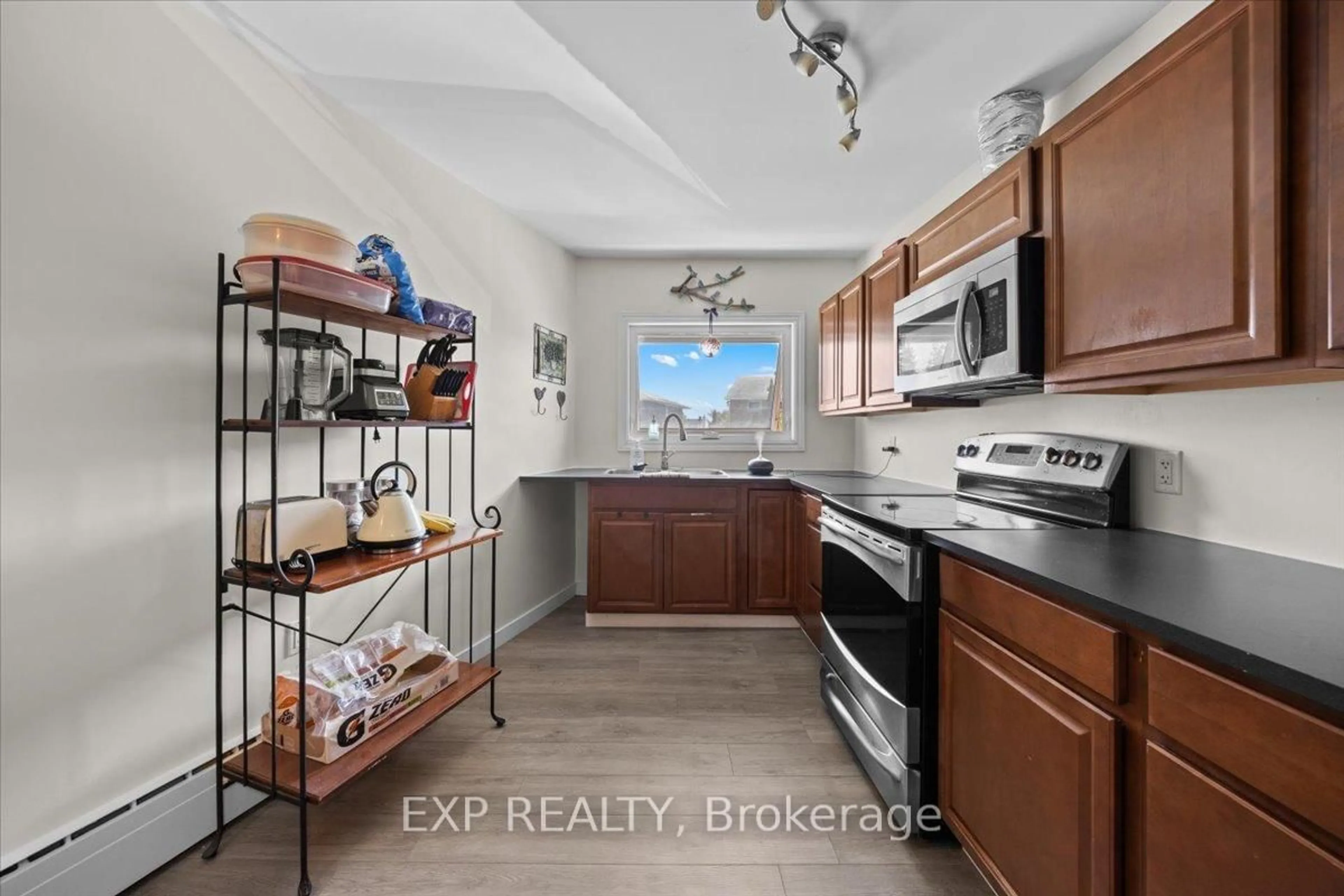 Unknown for 215 Lavergne St, Ottawa Ontario K1L 5E4