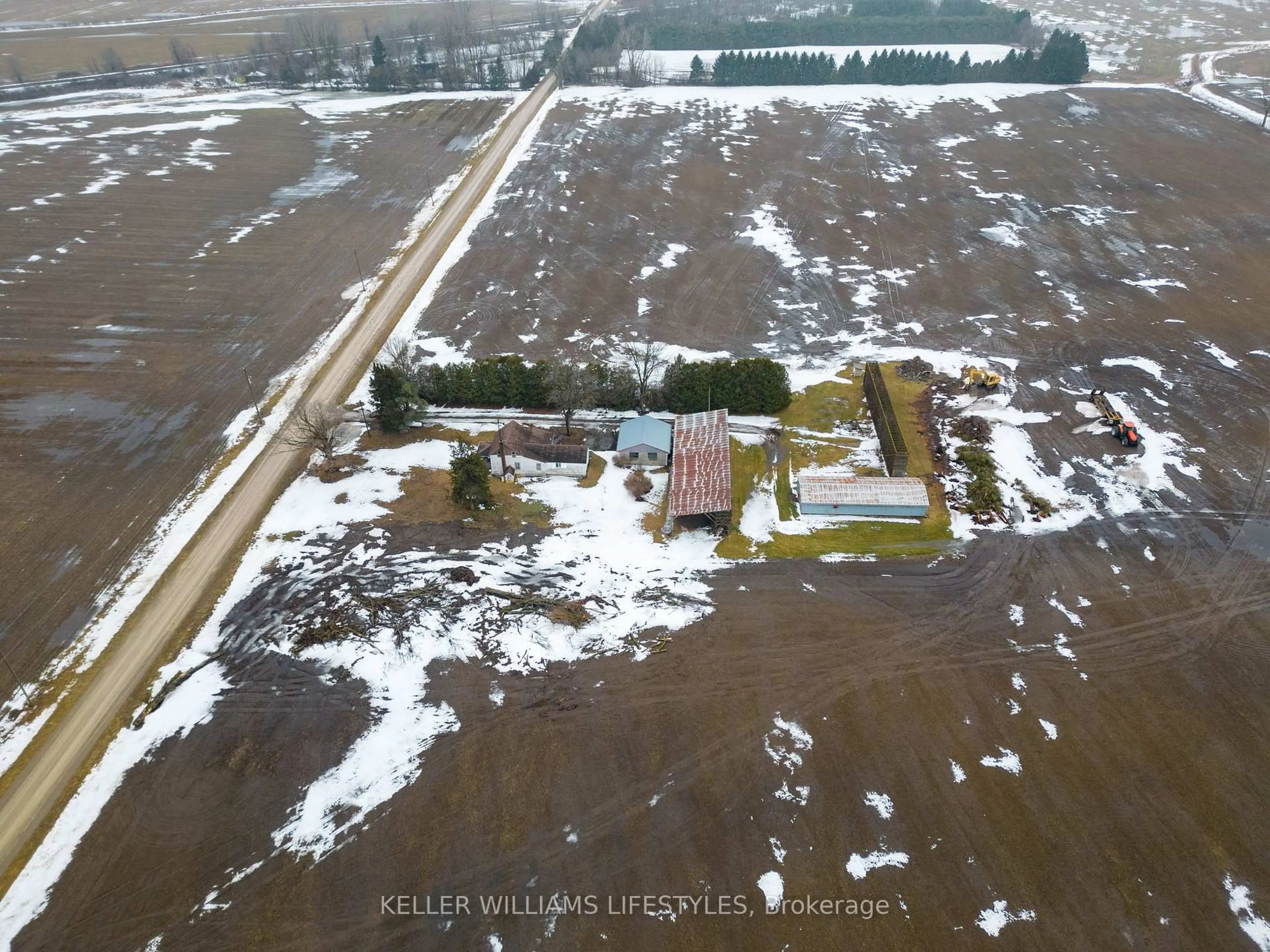 A pic from outside/outdoor area/front of a property/back of a property/a pic from drone, unknown for 29182 Zone Road 4 Rd, Chatham-Kent Ontario N0P 2K0