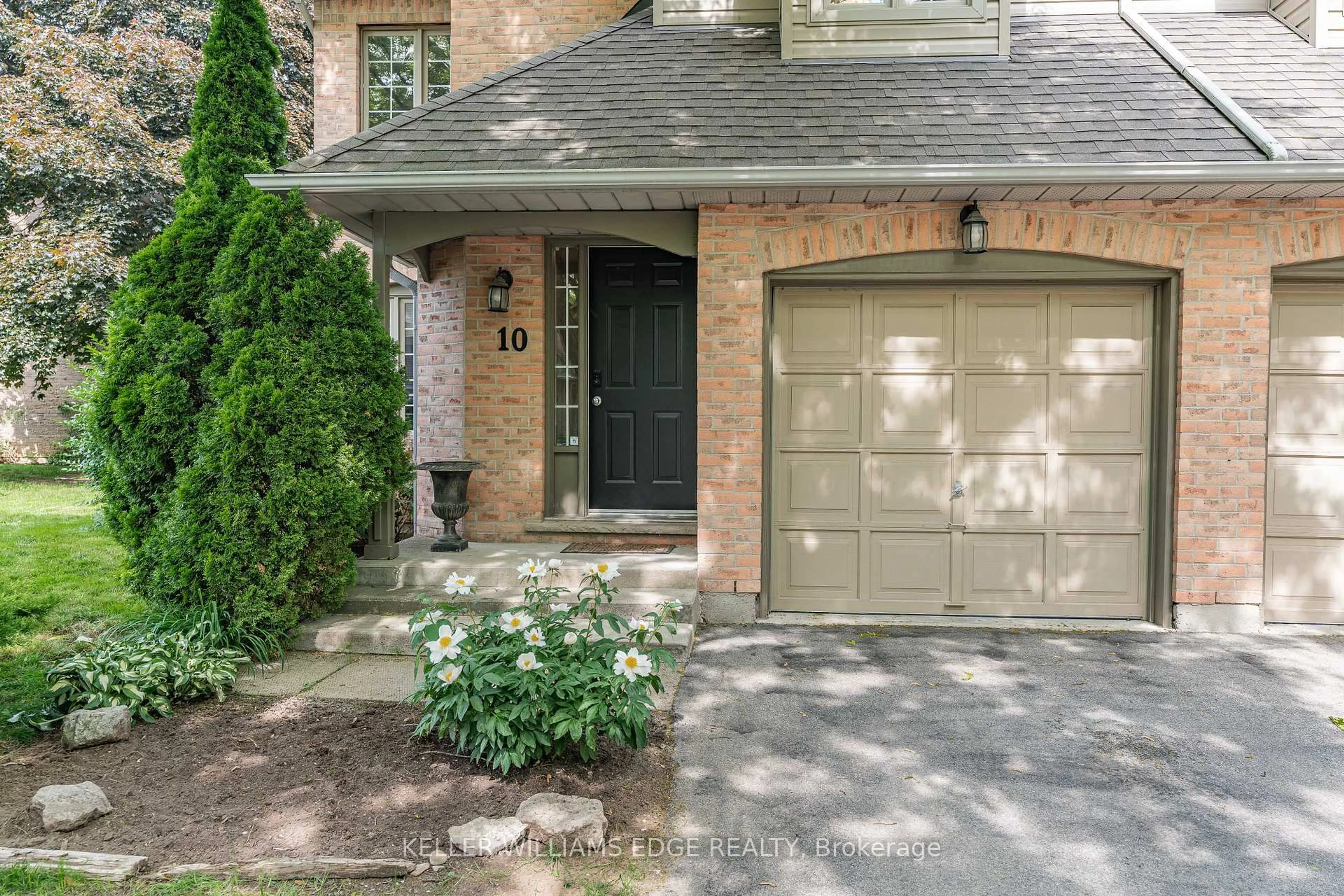 Home with brick exterior material, street for 320 Hamilton Dr #10, Hamilton Ontario L9G 4W6