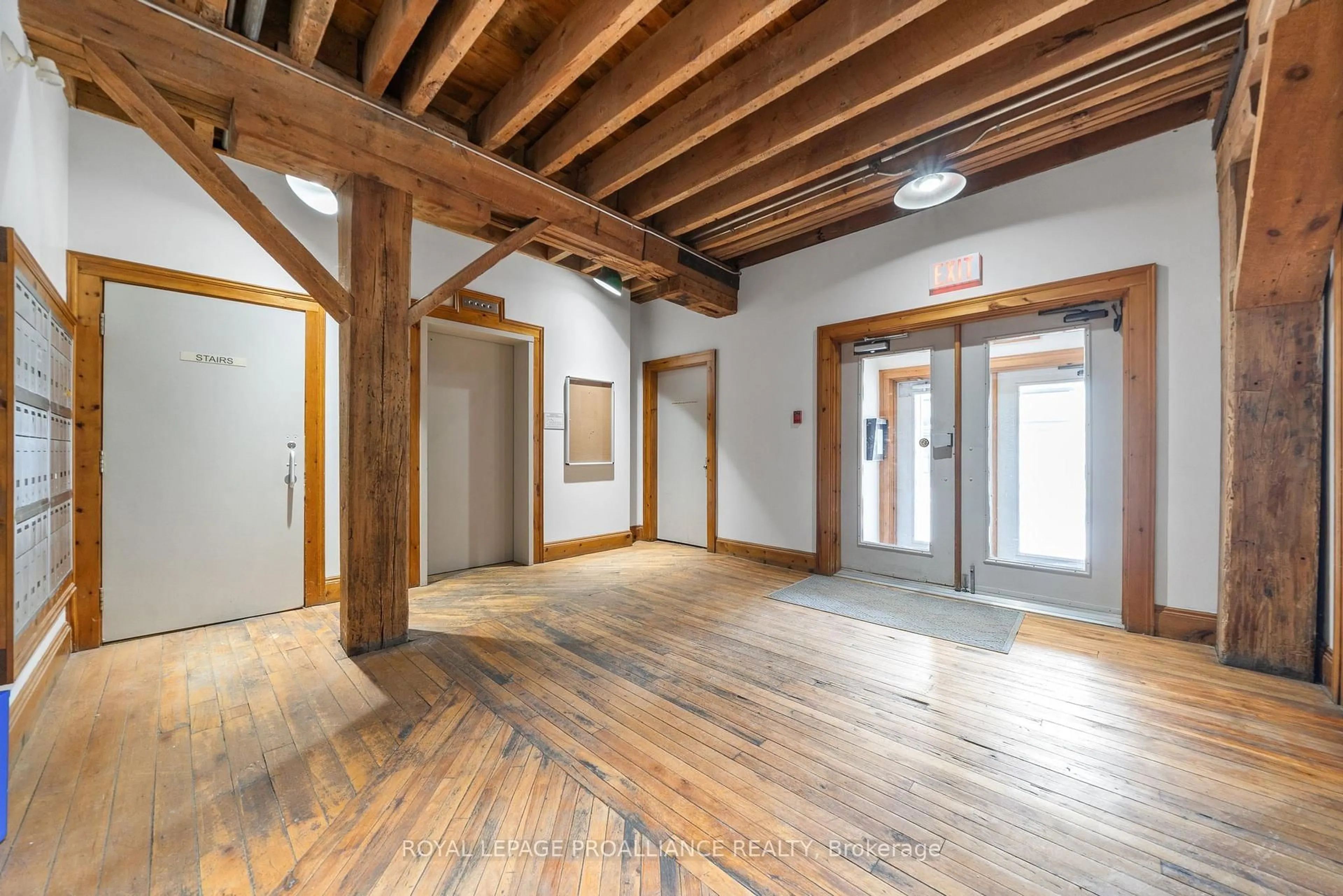 Indoor entryway for 172 Main St #302, Prince Edward County Ontario K0K 2T0