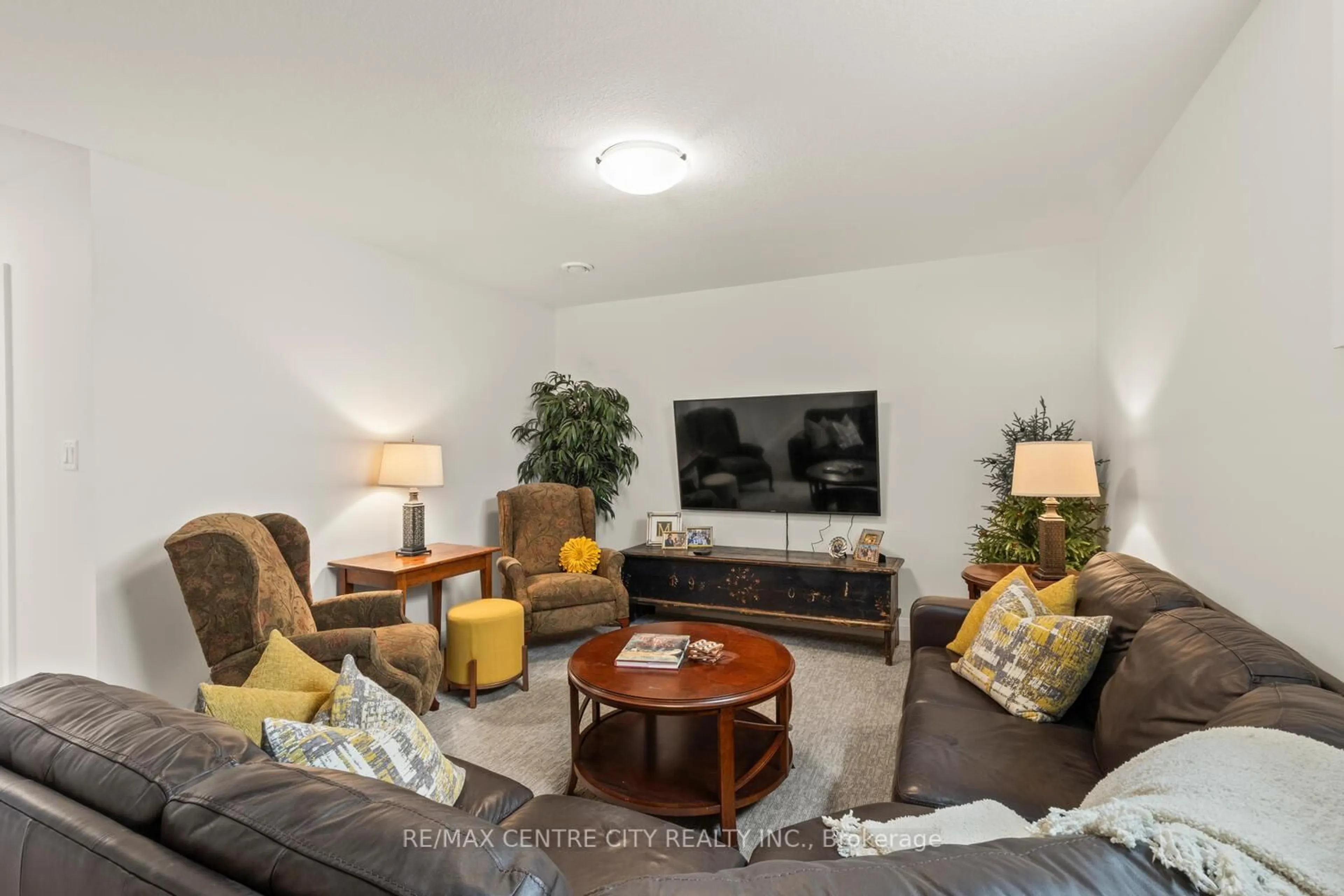 Living room with furniture, unknown for 1894 Fountain Grass Dr, London South Ontario N6K 4P9