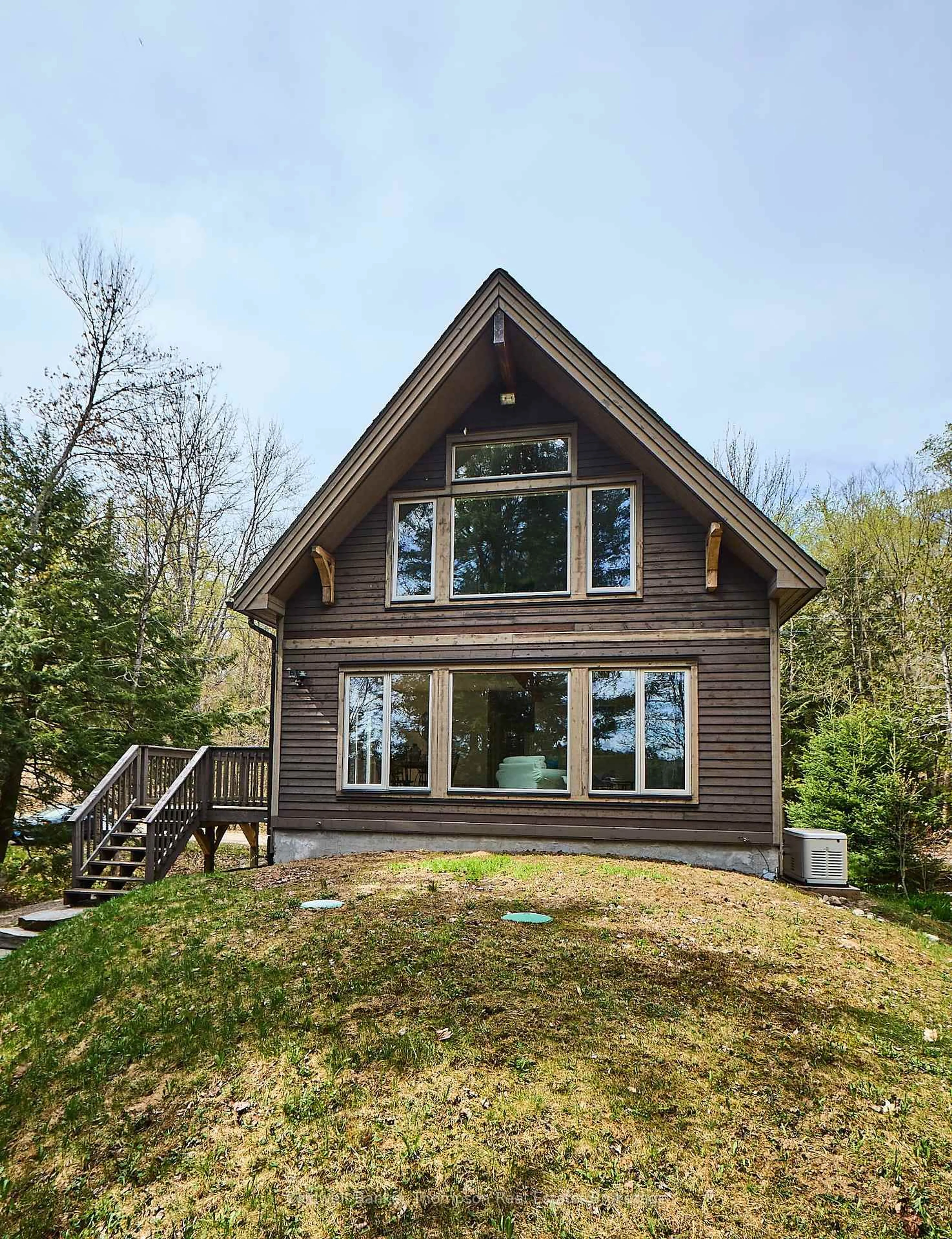 Home with vinyl exterior material, water/lake/river/ocean view for 299 Pine Ridge Rd, Huntsville Ontario P1H 1J3