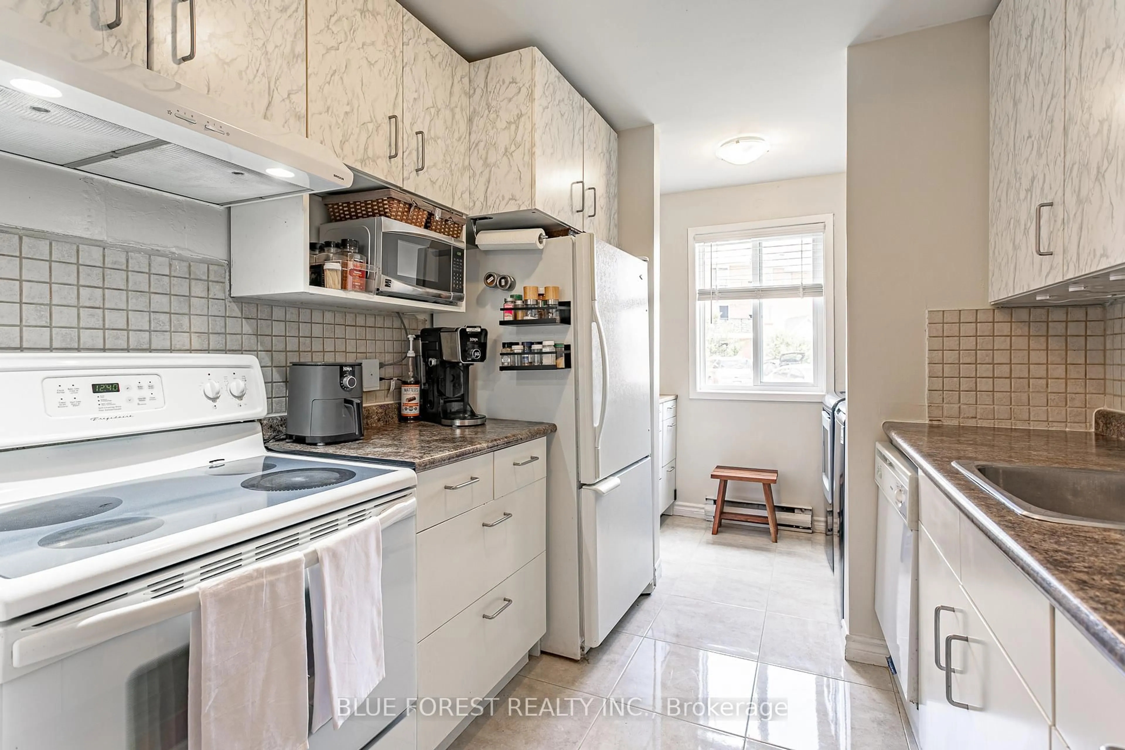Standard kitchen, ceramic/tile floor for 1096 JALNA Blvd #78, London South Ontario N6E 3B8