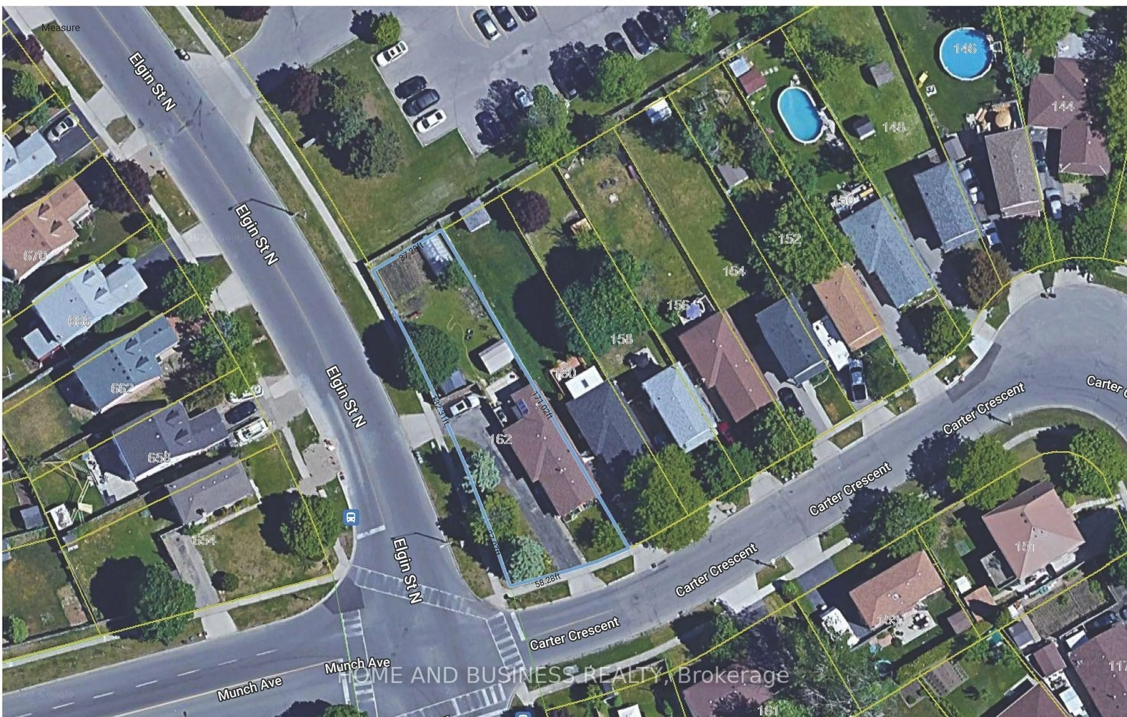 A pic from outside/outdoor area/front of a property/back of a property/a pic from drone, street for 162 Carter Cres, Cambridge Ontario N1R 6A9