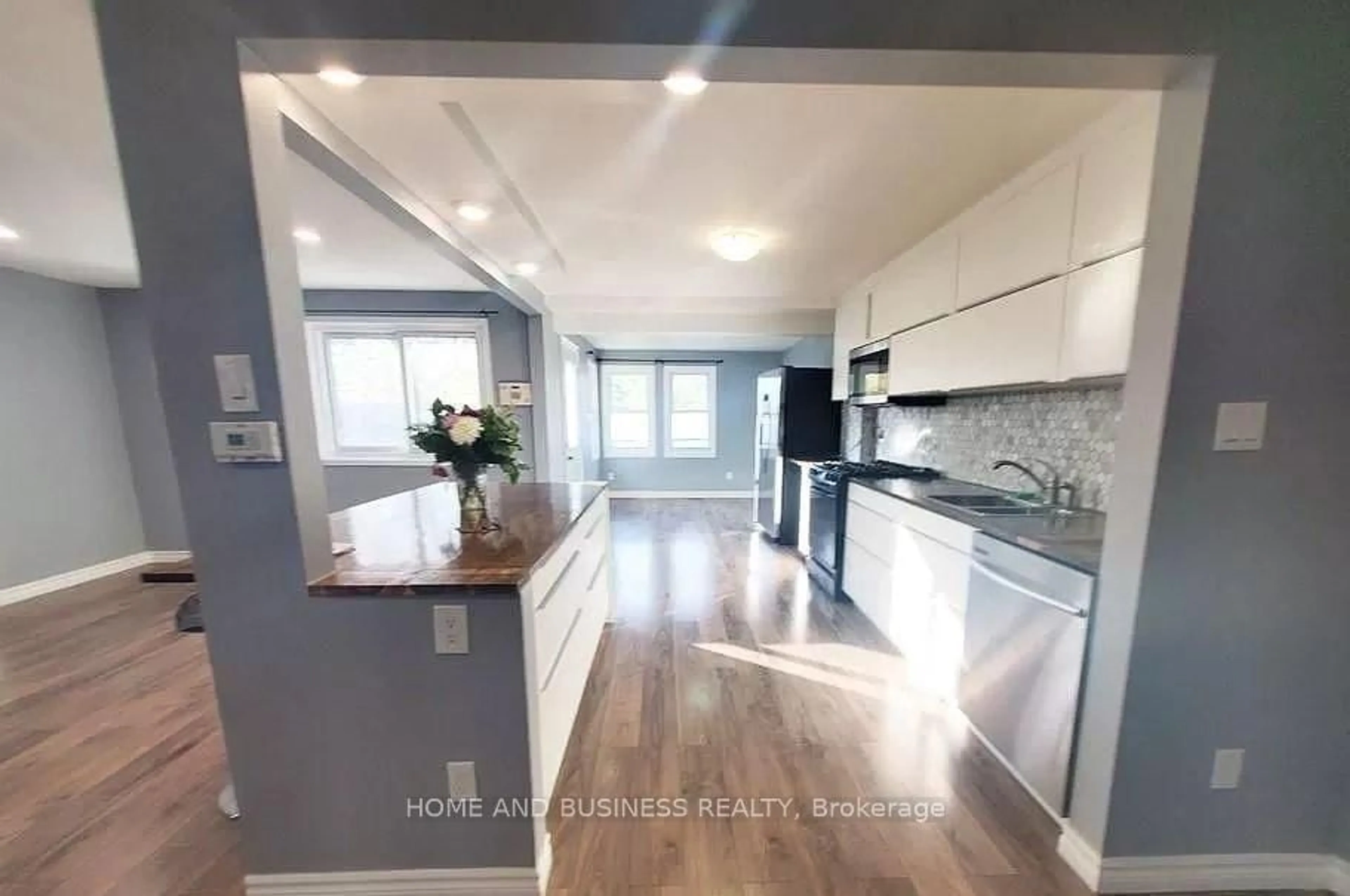 Open concept kitchen, unknown for 162 Carter Cres, Cambridge Ontario N1R 6A9