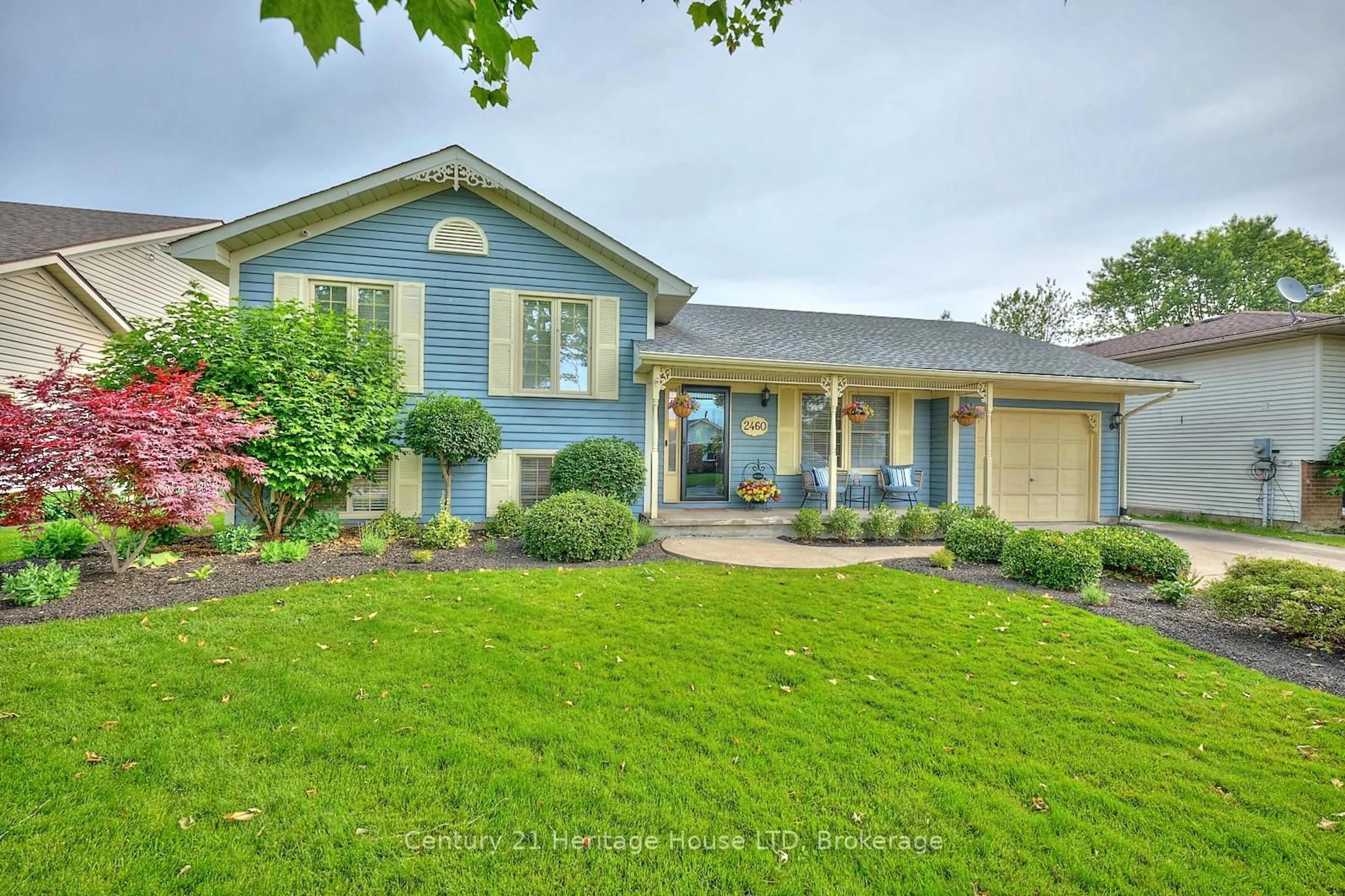 Home with vinyl exterior material, street for 2460 Coral Ave, Fort Erie Ontario L0S 1S0