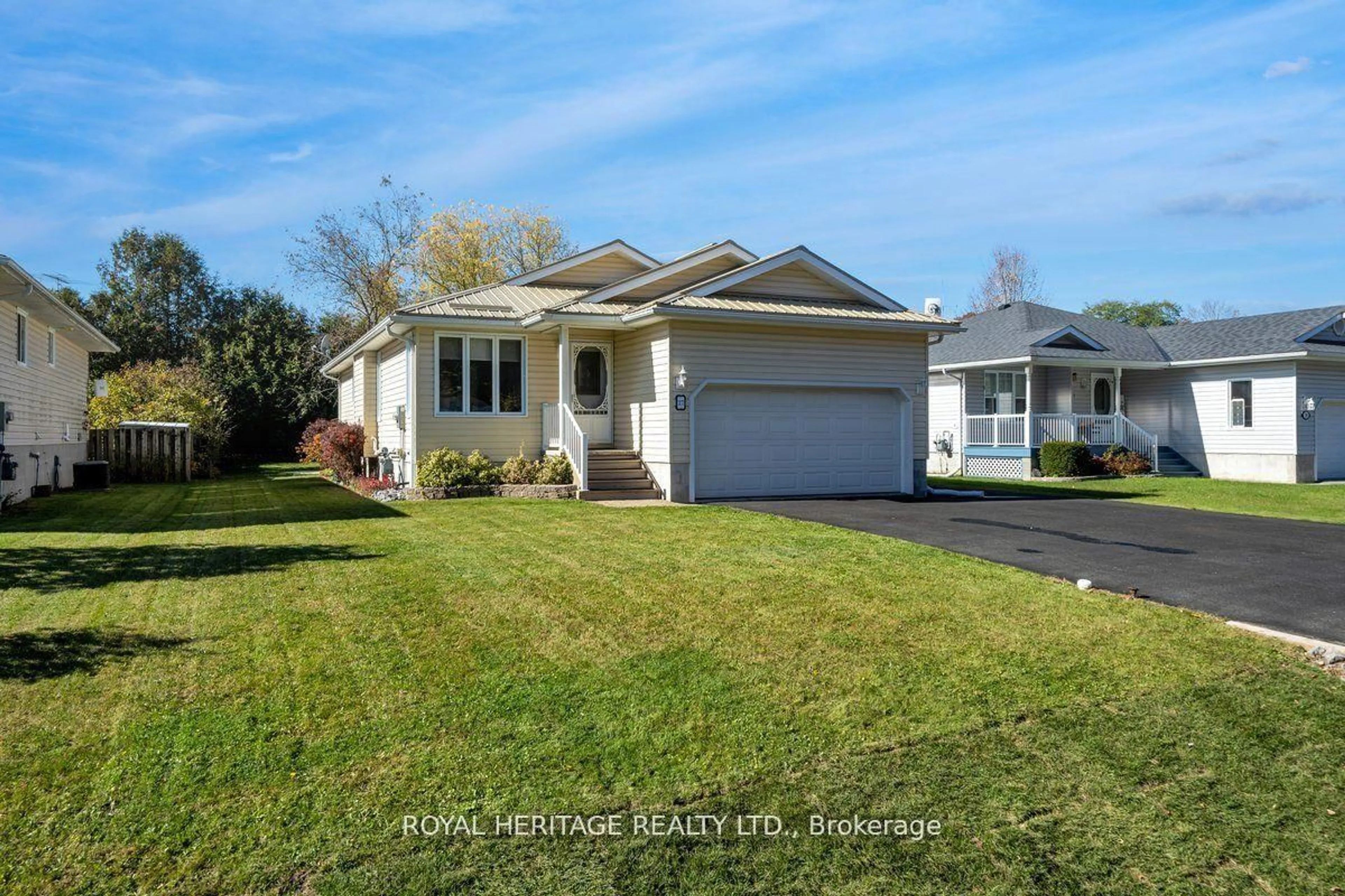 Home with vinyl exterior material, street for 27 South Maloney St, Limoges Ontario K0K 2M0