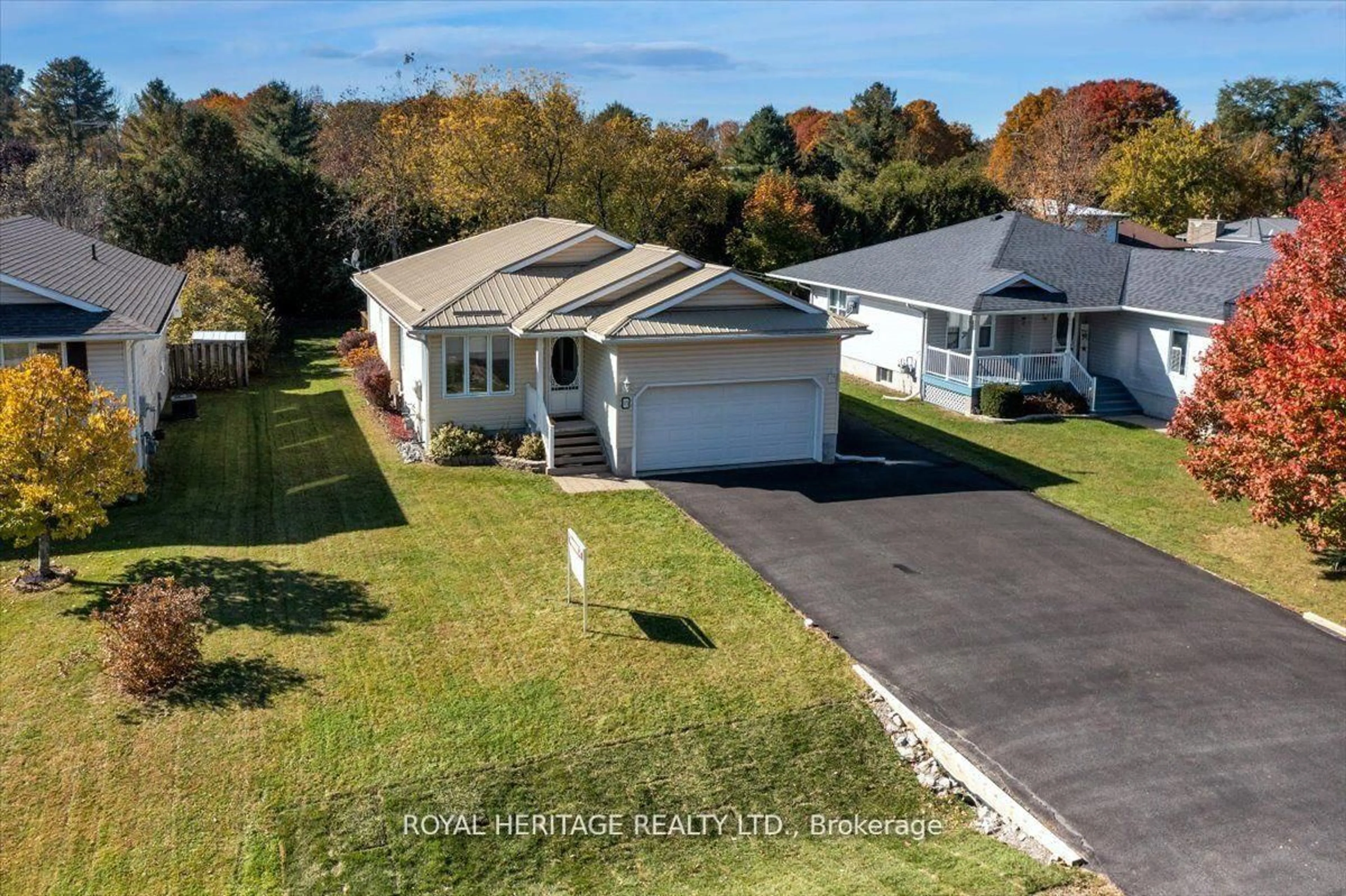 A pic from outside/outdoor area/front of a property/back of a property/a pic from drone, unknown for 27 South Maloney St, Limoges Ontario K0K 2M0