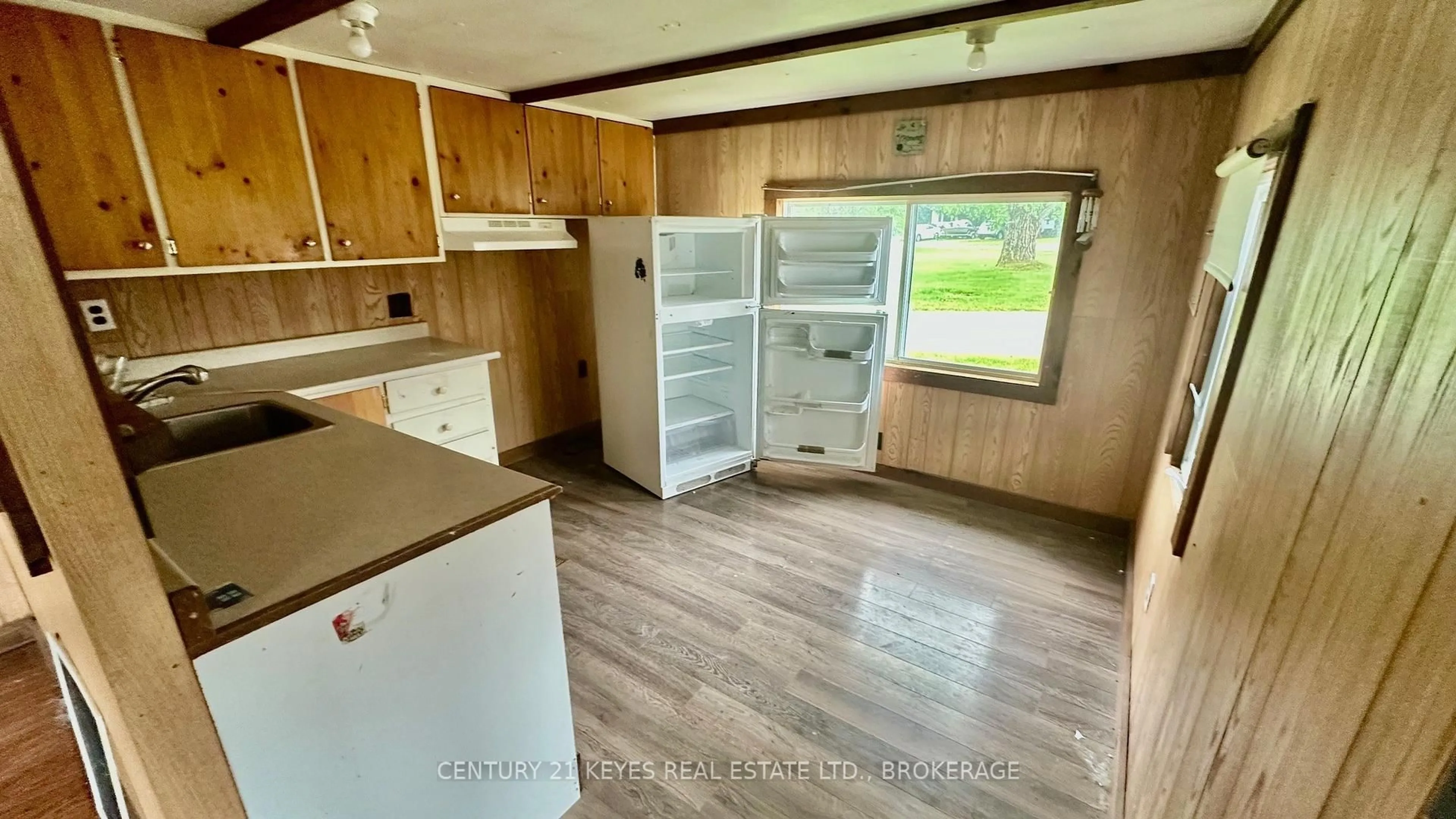 Standard kitchen, wood/laminate floor for 104 Ellisville Rd #16, Leeds and the Thousand Islands Ontario K0H 2N0