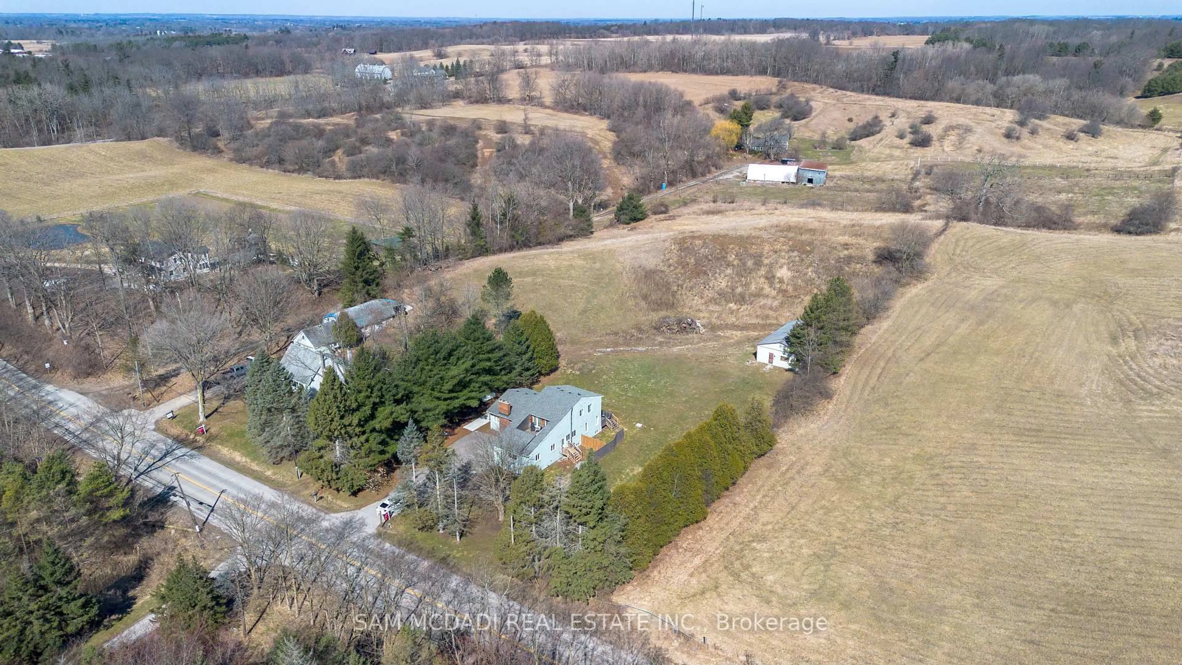 A pic from outside/outdoor area/front of a property/back of a property/a pic from drone, unknown for 855 Jerseyville Rd, Hamilton Ontario L0R 1R0