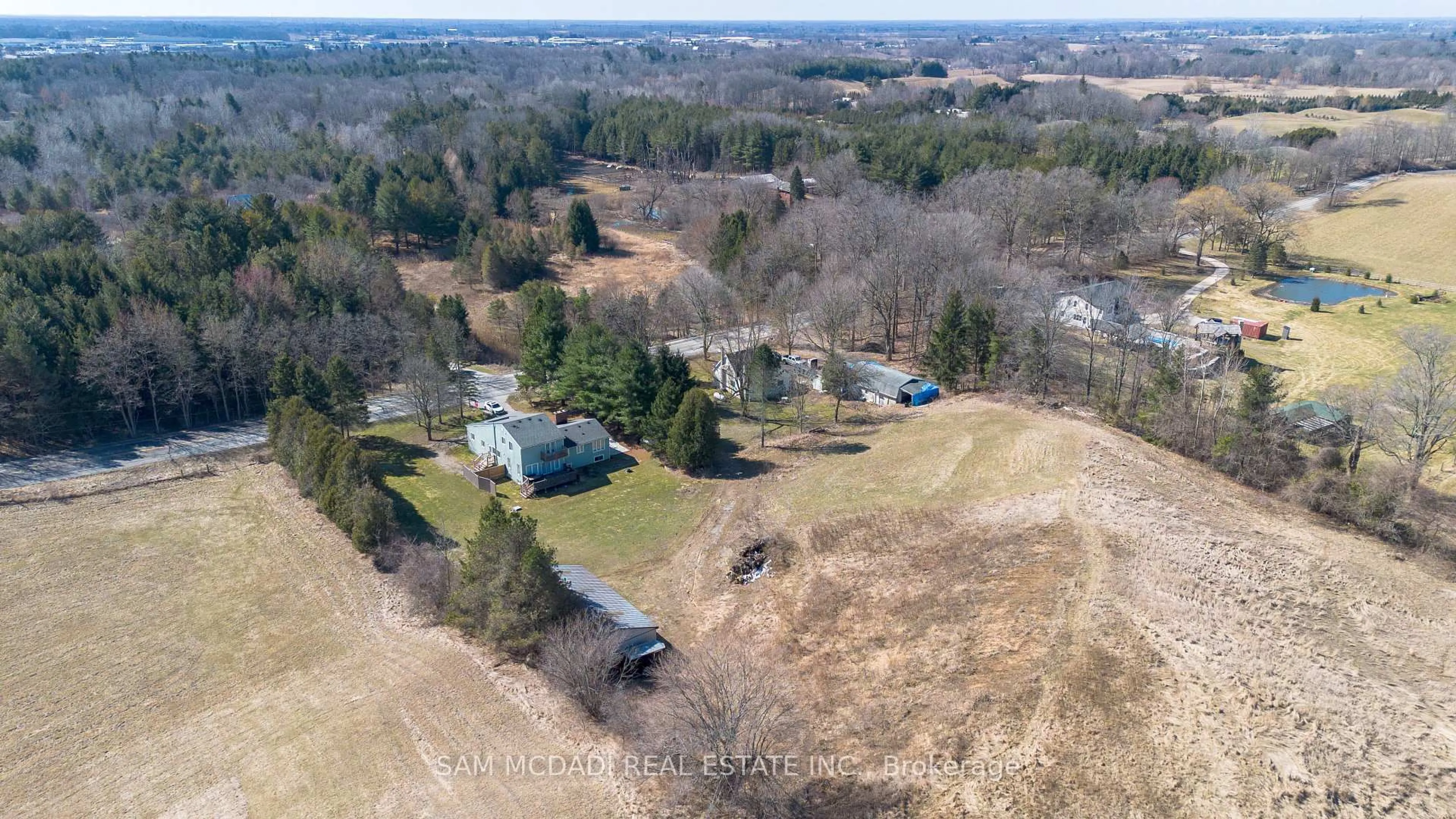 A pic from outside/outdoor area/front of a property/back of a property/a pic from drone, unknown for 855 Jerseyville Rd, Hamilton Ontario L0R 1R0