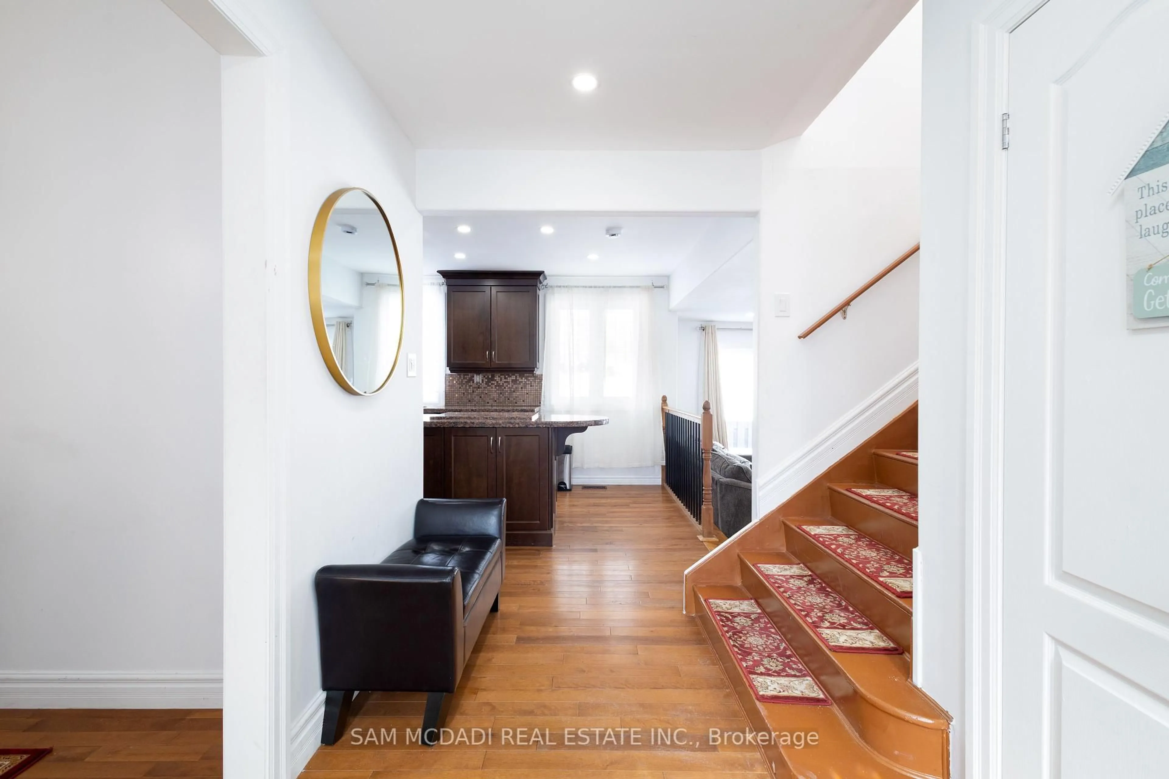 Indoor foyer for 855 Jerseyville Rd, Hamilton Ontario L0R 1R0