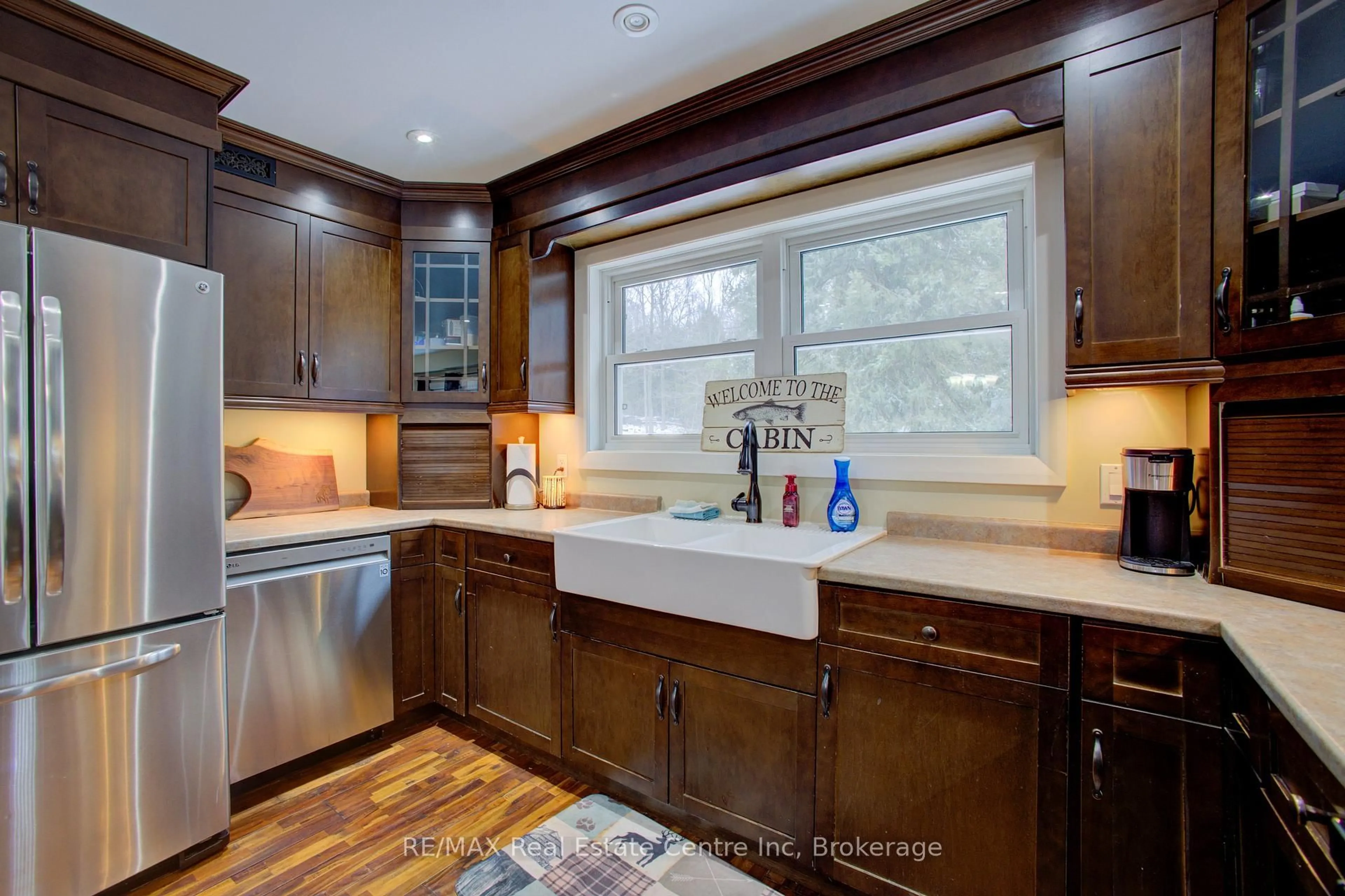 Open concept kitchen, ceramic/tile floor for 49 North Broadway St, Centre Wellington Ontario N0B 1J0