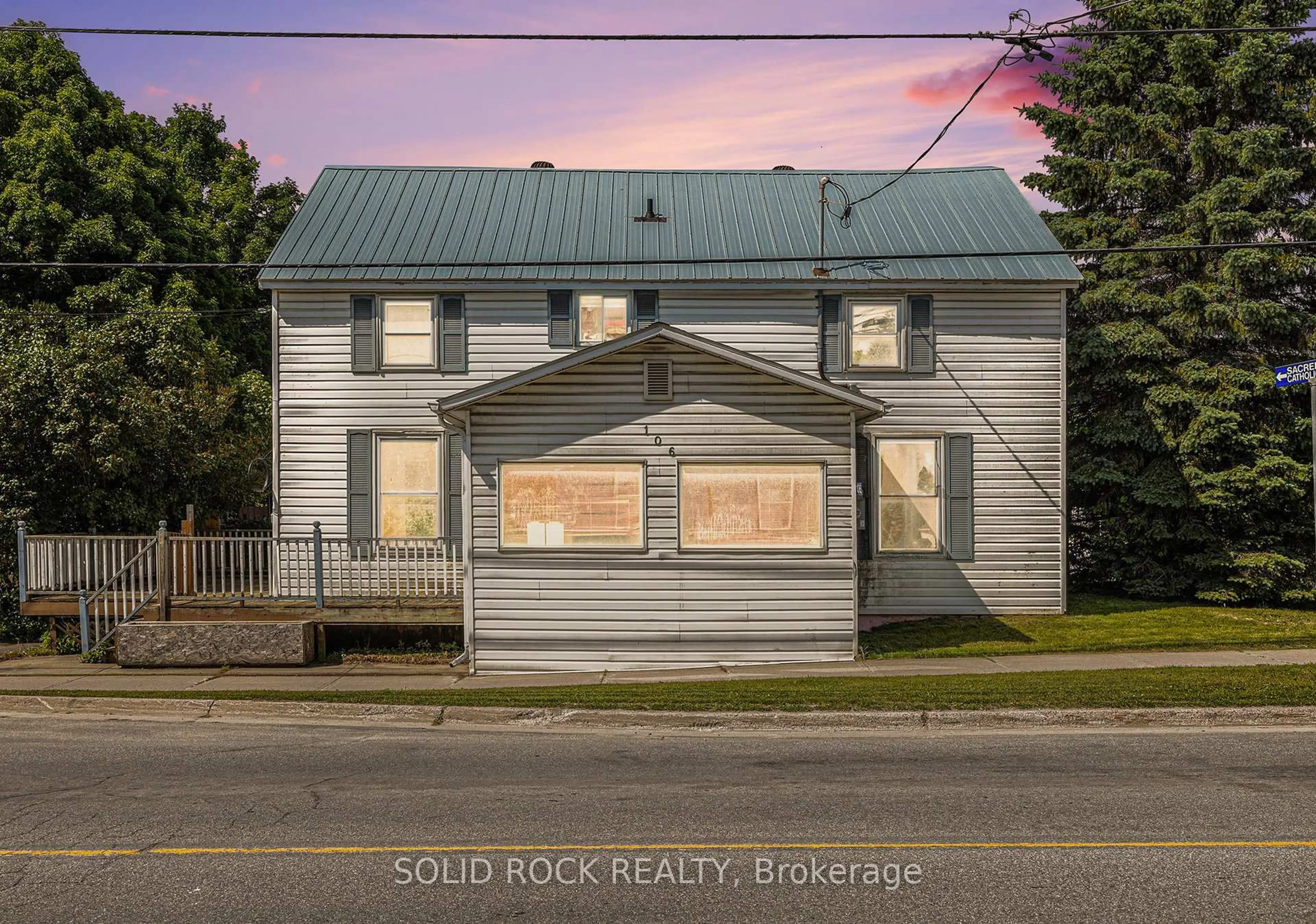A pic from outside/outdoor area/front of a property/back of a property/a pic from drone, building for 106 GEORGE St, Lanark Ontario K0G 1K0