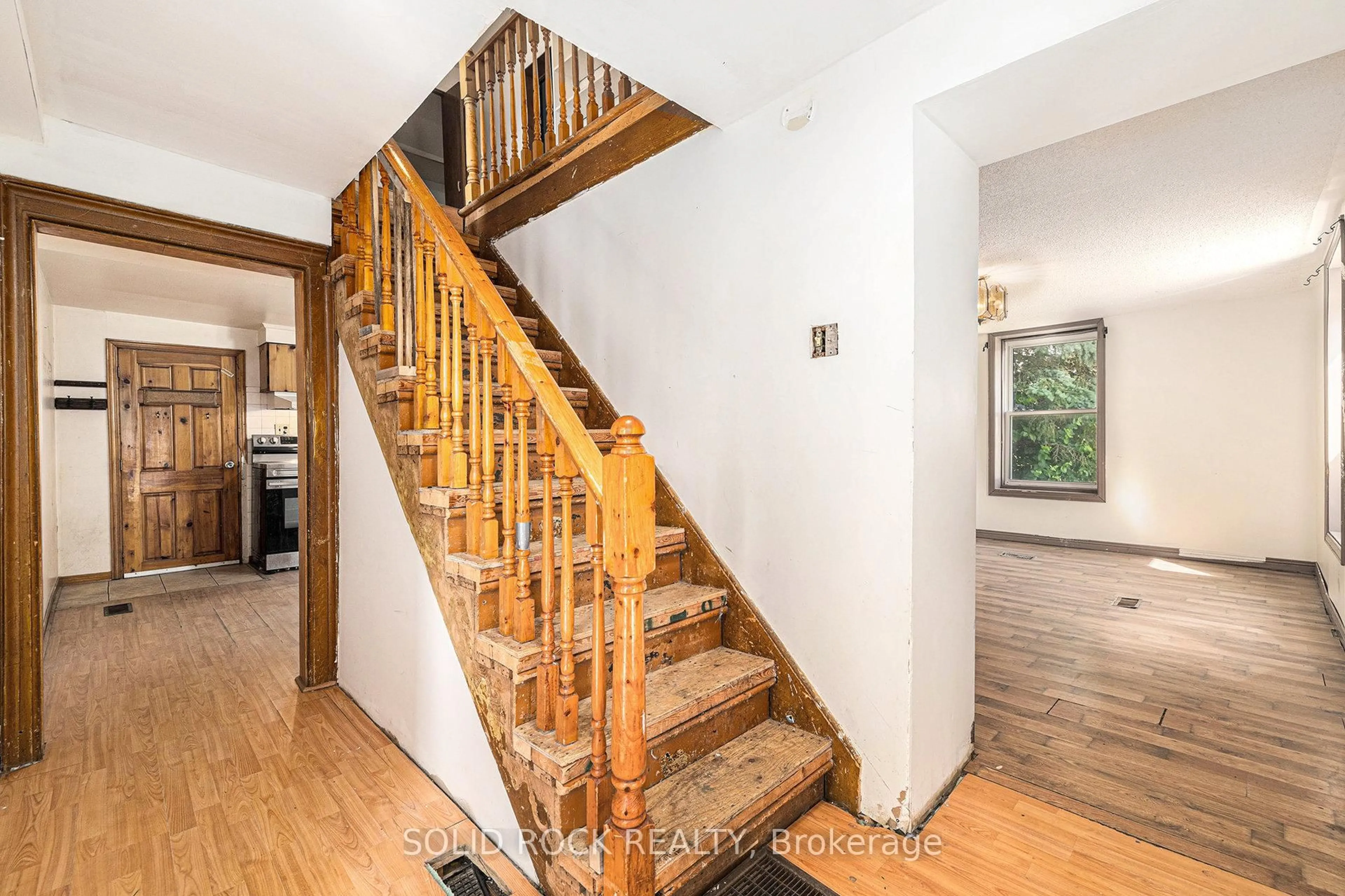 Stairs for 106 GEORGE St, Lanark Ontario K0G 1K0
